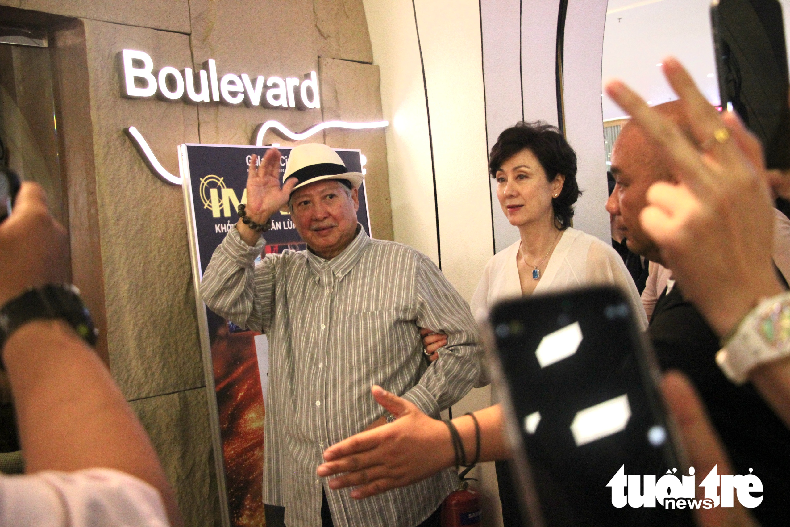 Louis Koo, Sammo Hung thrill fans at Hong Kong Film Gala Presentation opening in Ho Chi Minh City - Ảnh 7.