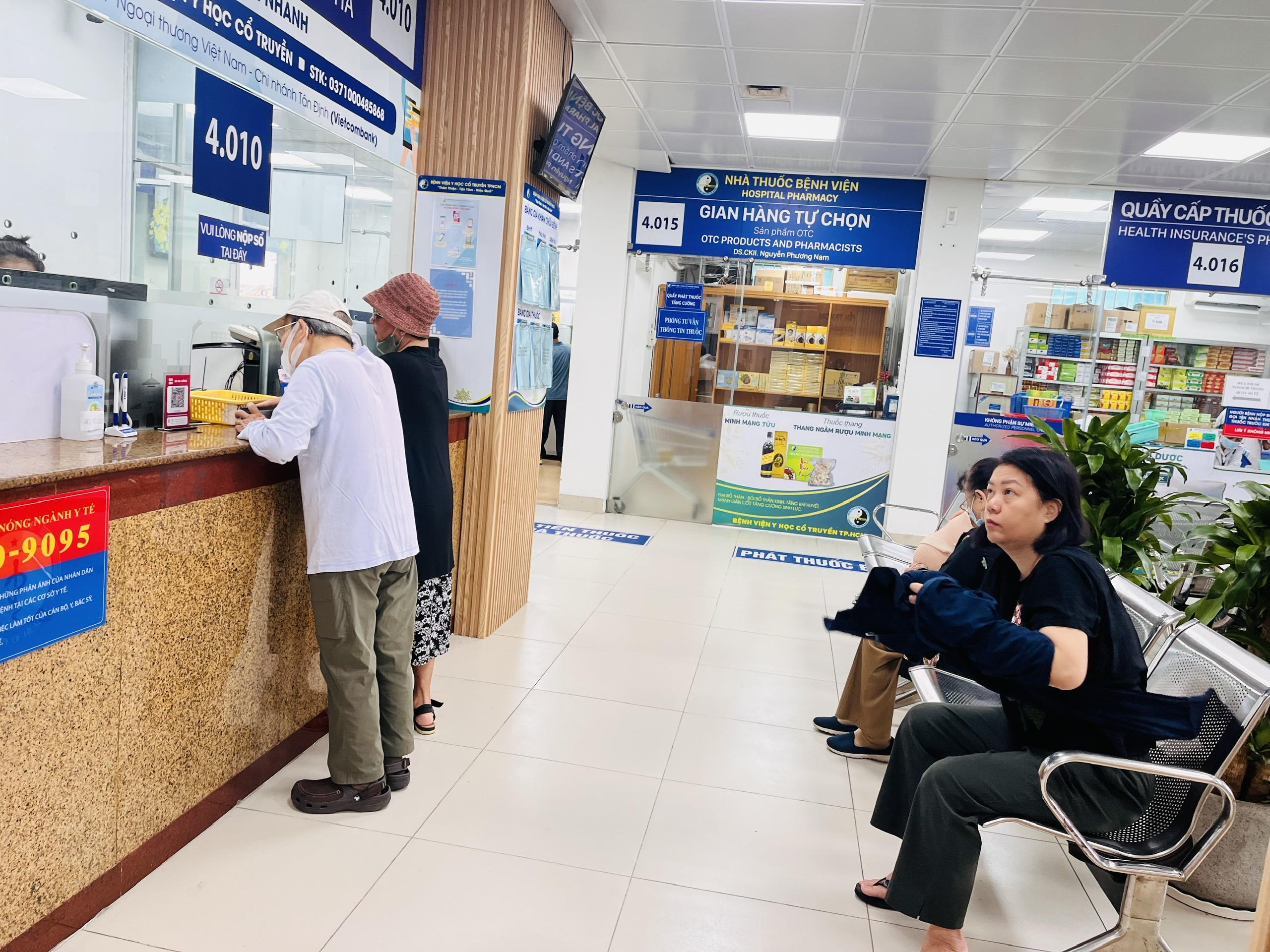 Bảo hiểm xã hội TP.HCM: Những cơ sở y tế ngưng hợp đồng khám chữa bệnh bảo hiểm y tế - Ảnh 1.