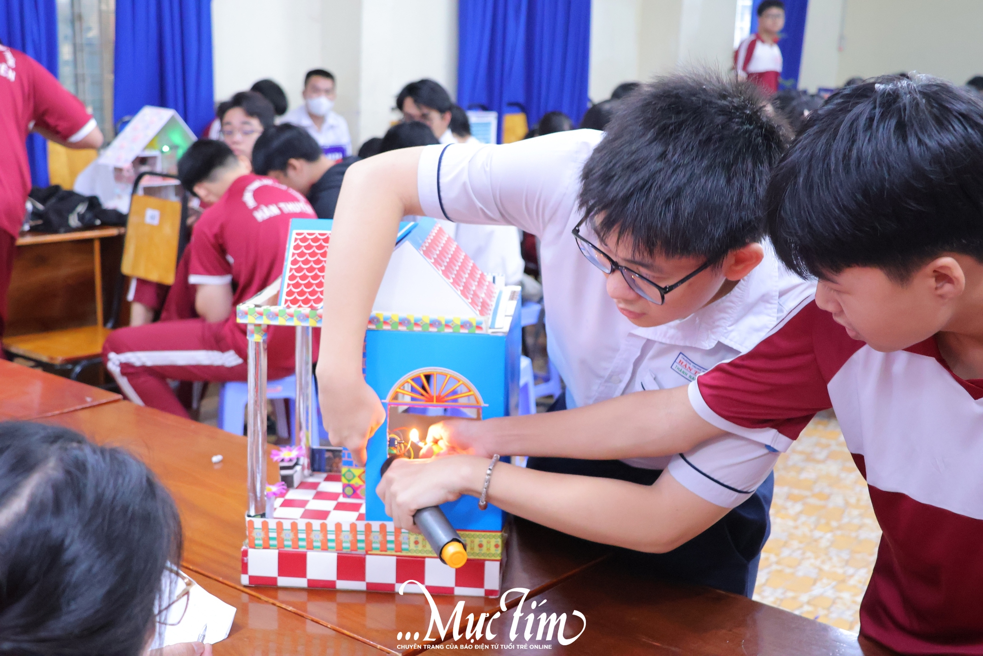 Học sinh Trường THPT Hàn Thuyên chế tạo mô hình máy rửa tay tự động- Ảnh 10. Học sinh Trường THPT Hàn Thuyên chế tạo mô hình máy rửa tay tự động- Ảnh 10.