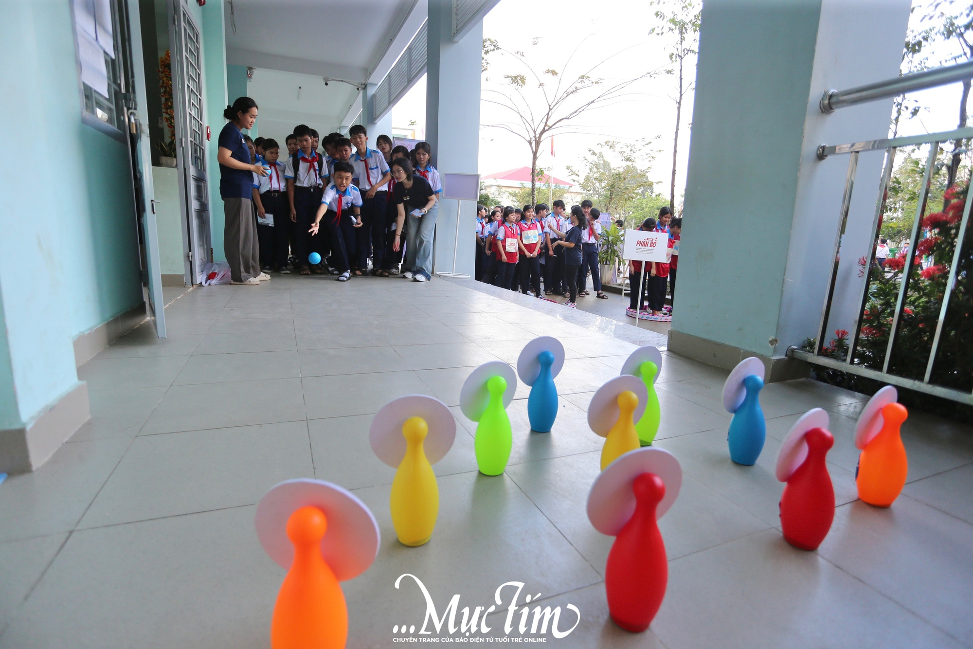 Teen Trường THCS Long Thọ thích thú khám phá điều chưa 'bật mí' về thuốc, cây xanh và vi khuẩn - Ảnh 1.