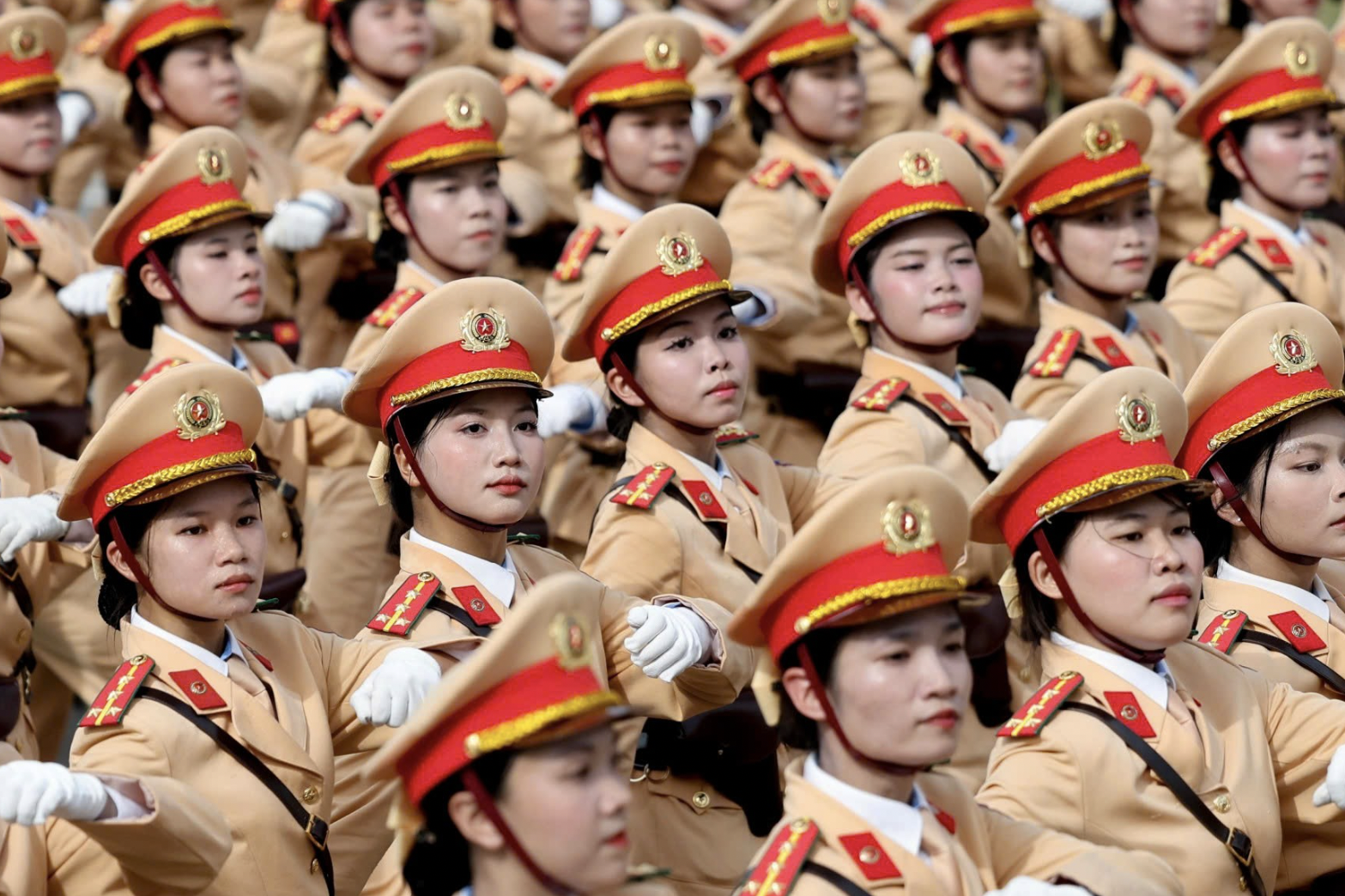 Đề xuất số hóa bảo hiểm xã hội cho lực lượng công an, trả lương hưu qua VNeID - Ảnh 1.