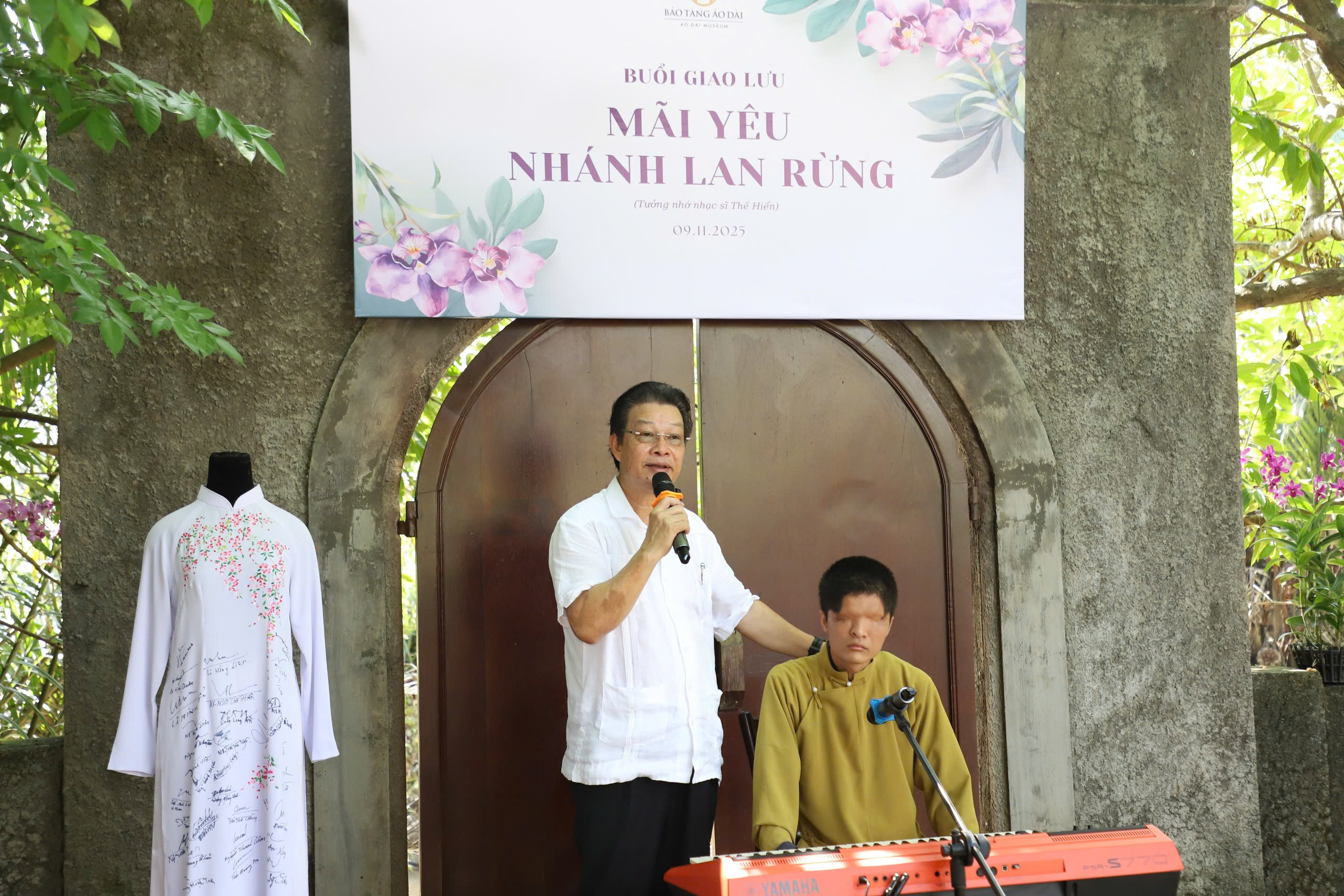 Học trò của cố nhạc sĩ Thế Hiển lần đầu hát Nhánh lan rừng - Ảnh 2. Thế Hiển - Ảnh 2.