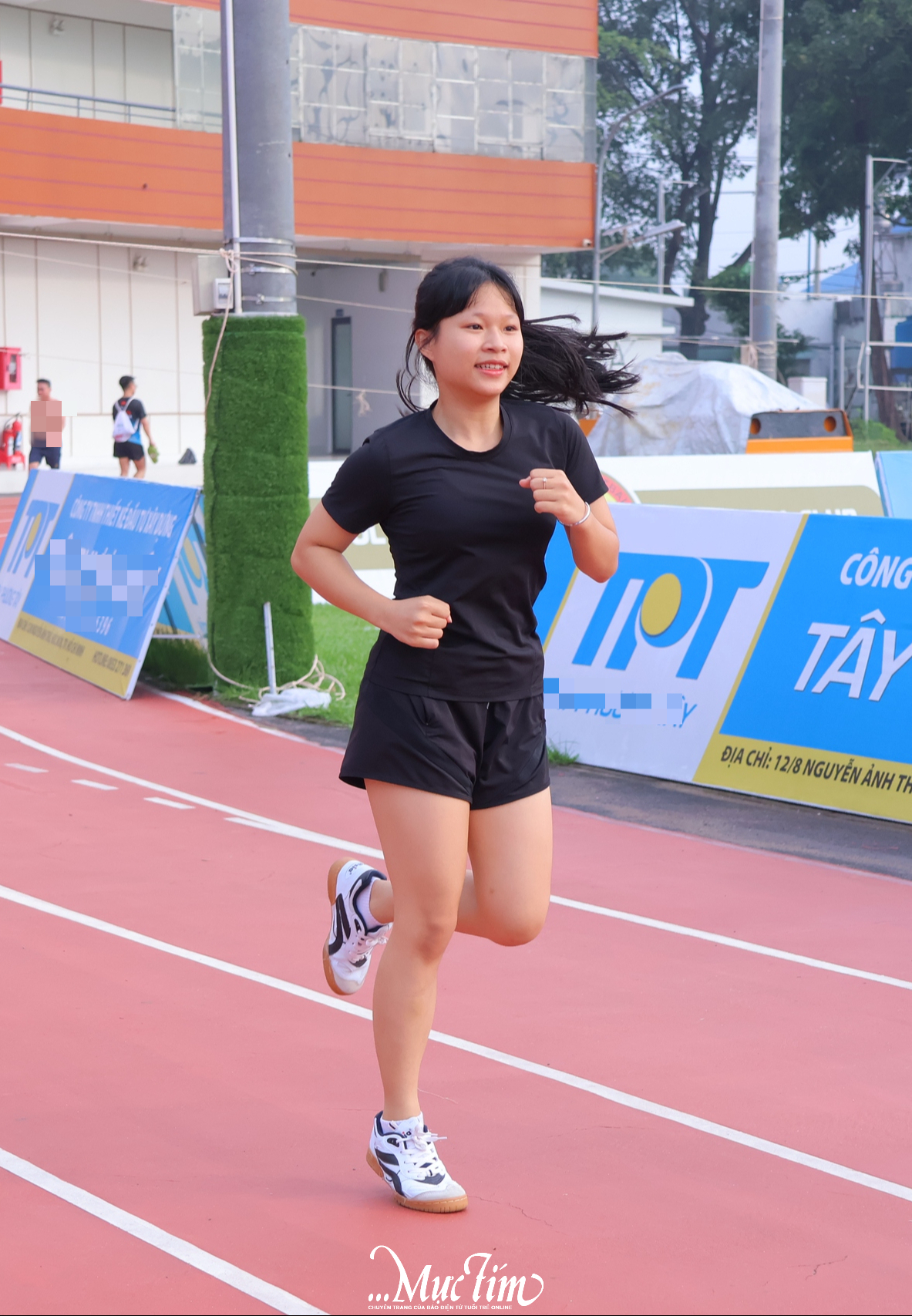 Học sinh Trường THPT Lý Thường Kiệt bứt tốc về đích, say mê những bước chạy trên đường đua- Ảnh 2.