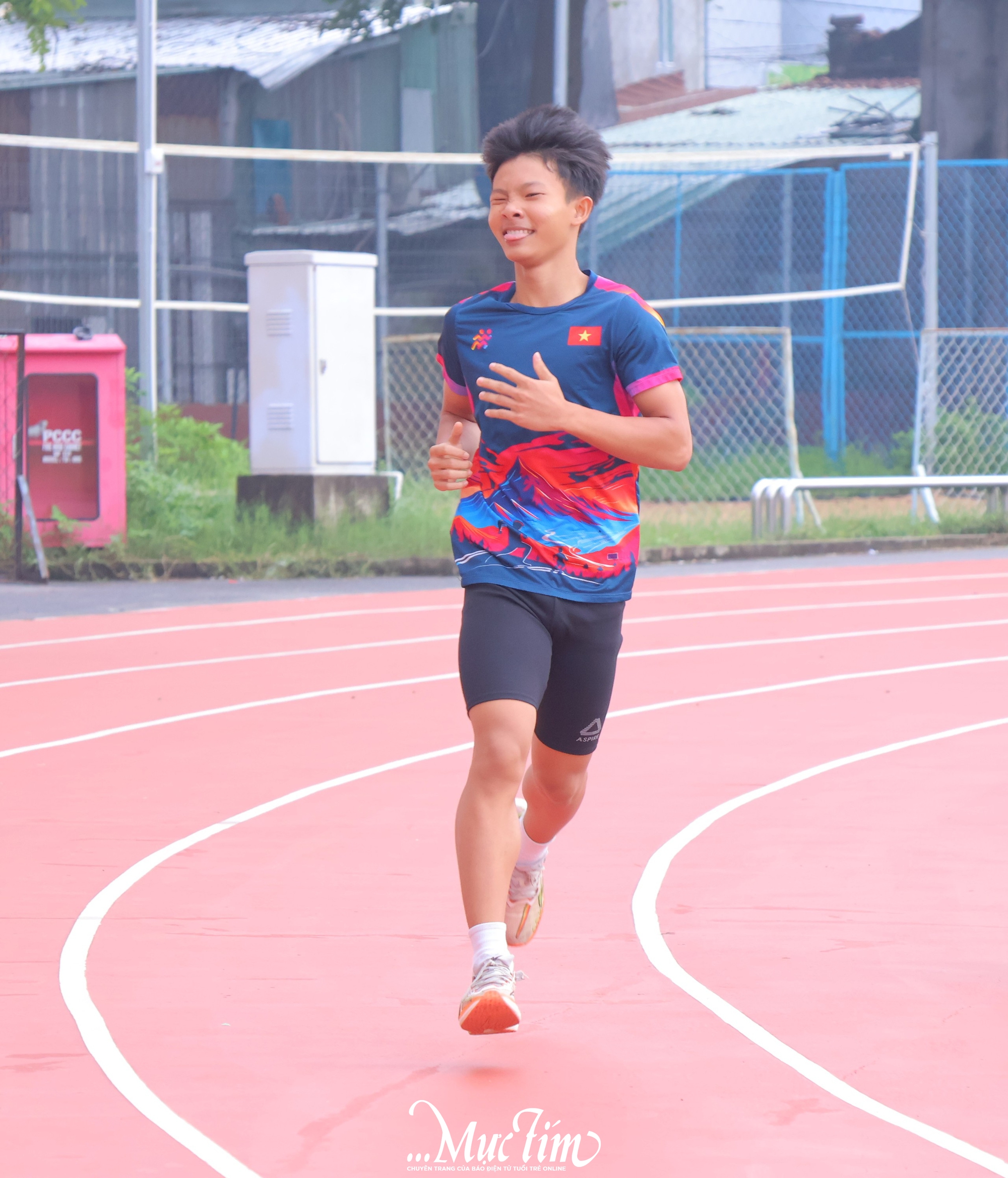 Học sinh Trường THPT Lý Thường Kiệt bứt tốc về đích, say mê những bước chạy trên đường đua- Ảnh 3.