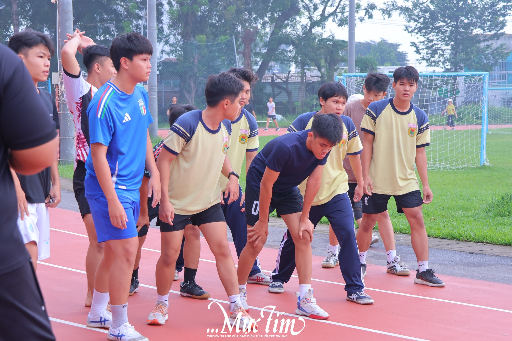 Học sinh Trường THPT Lý Thường Kiệt bứt tốc về đích, say mê những bước chạy trên đường đua- Ảnh 6.