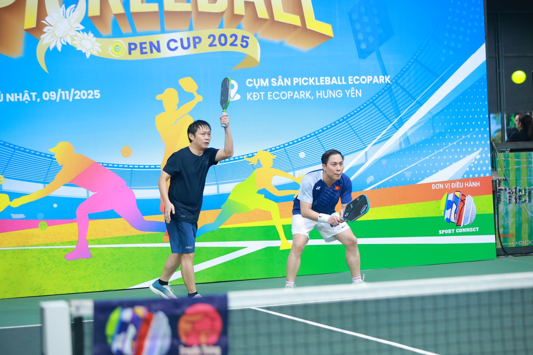 Các y bác sĩ thi đấu Pickleball để gây quỹ cho bệnh nhân ung thư - Ảnh 1. Các y, bác sĩ thi đấu pickleball để gây quỹ cho bệnh nhân ung thư - Ảnh 1.
