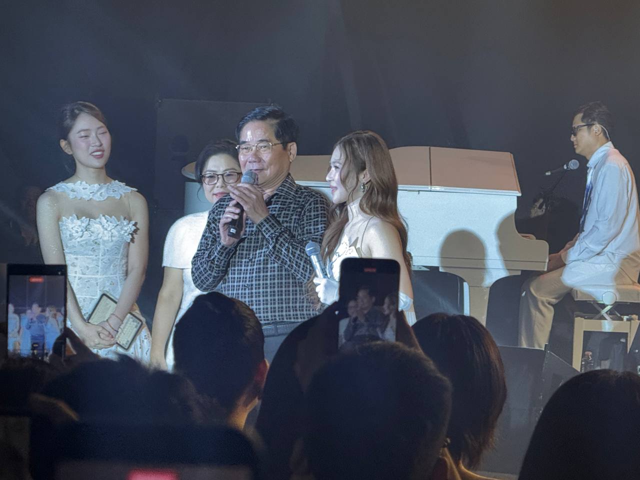 Hương Tràm gây bất ngờ khi hát rock và… bắn rap cùng anh trai Phúc Du - Ảnh 3.