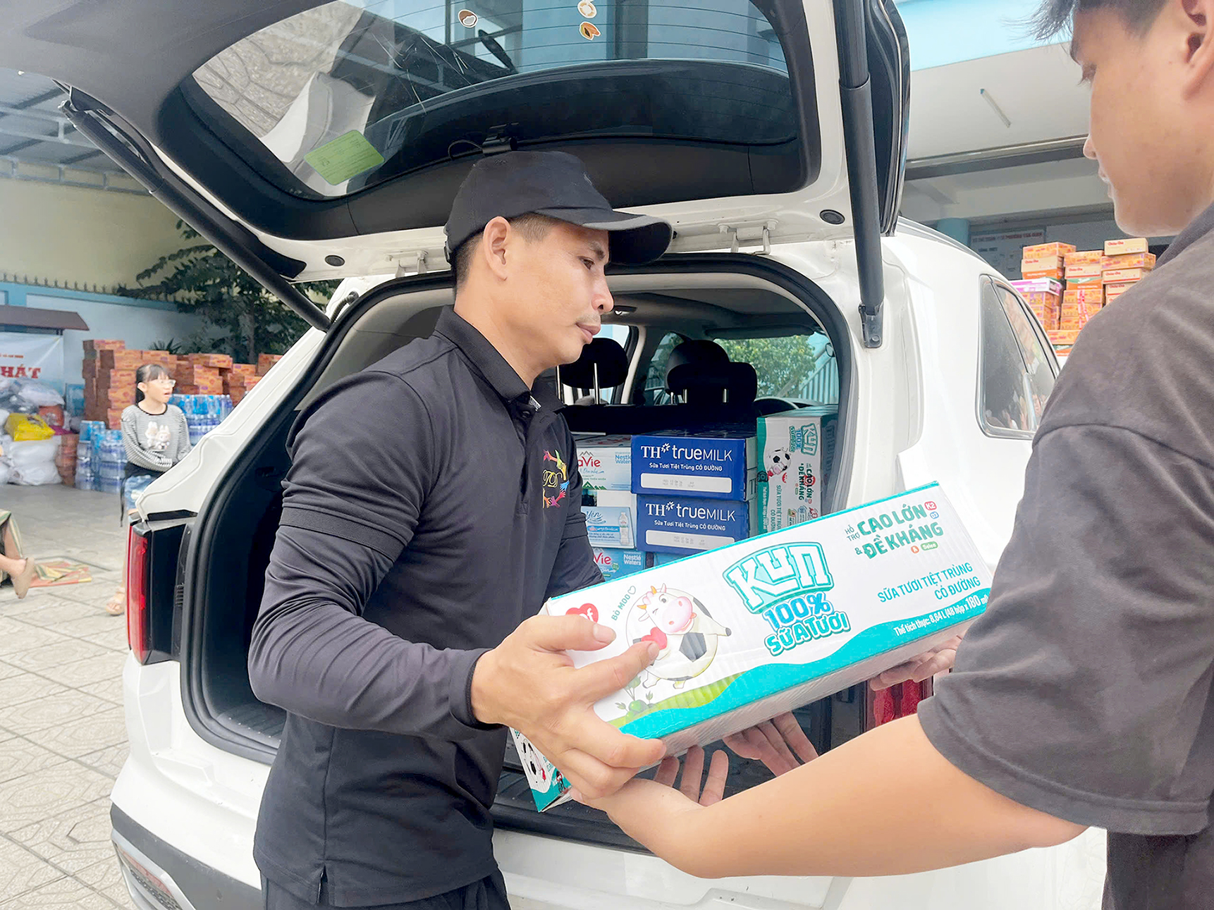 đồng bào - Ảnh 1.