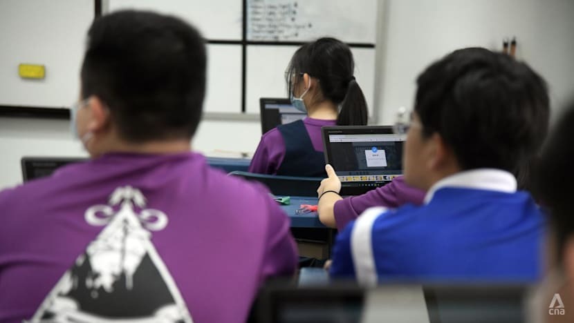 Singapore cấm học sinh trung học dùng điện thoại từ năm 2026 - Ảnh 1.