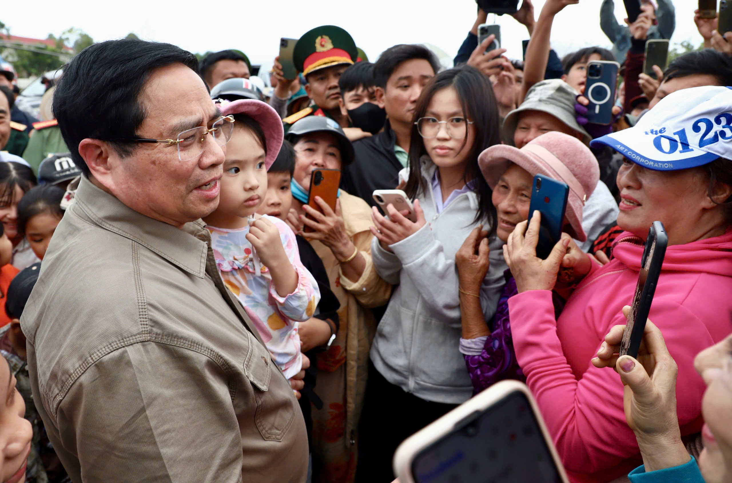 Vietnam launches campaign to build over 1,500 homes for flood victims - Ảnh 2.