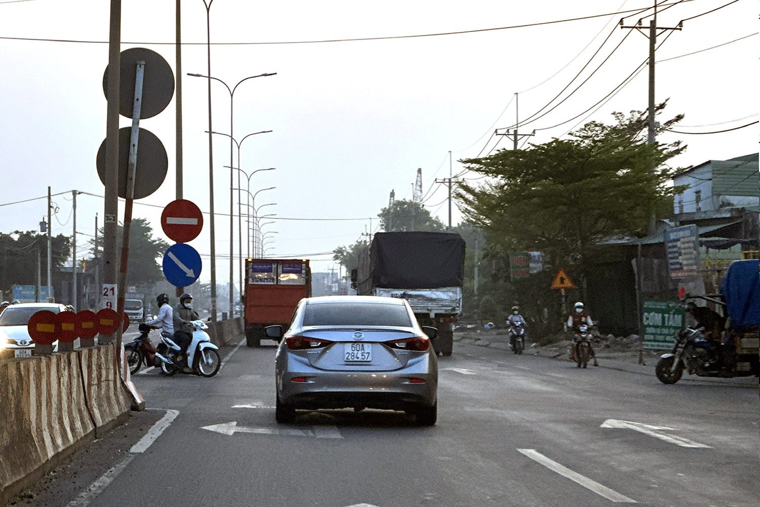 Đồng Nai yêu cầu người dân, hộ kinh doanh lấn chiếm đường bộ tự khắc phục, ký cam kết - Ảnh 2.