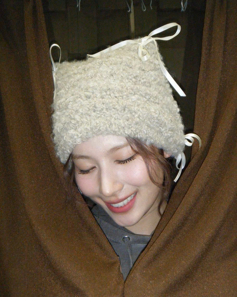 Sakura (LE SSERAFIM) khoe tài đan móc len, fan đổ xô học theo - Ảnh 4.