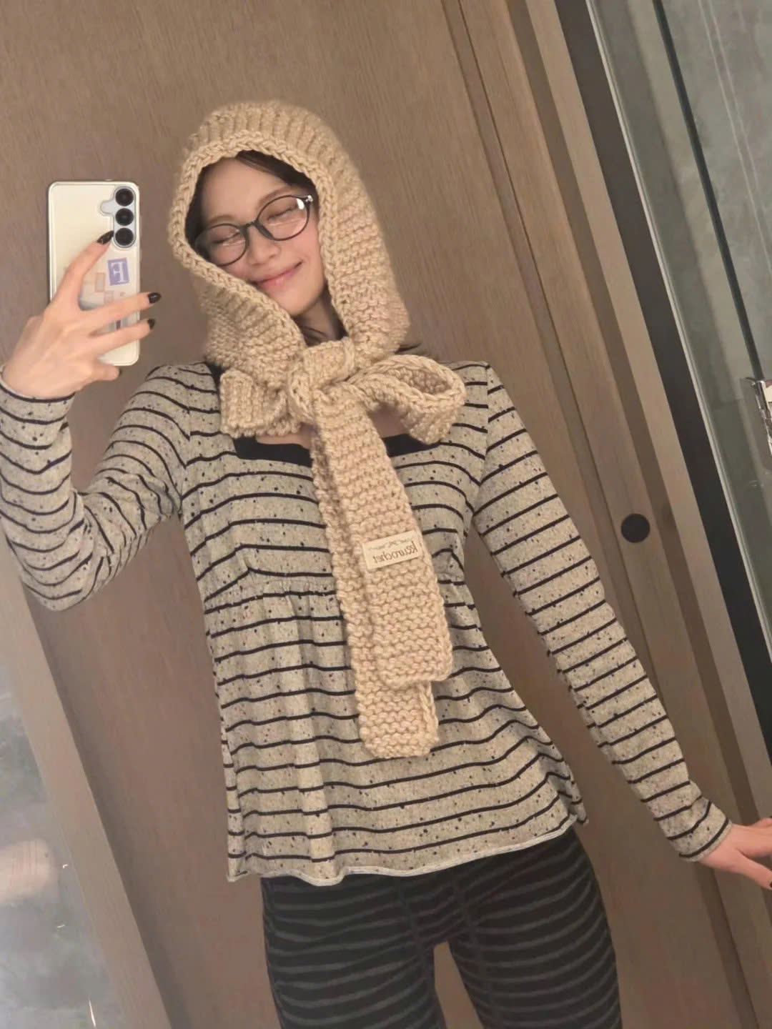 Sakura (LE SSERAFIM) khoe tài đan móc len, fan đổ xô học theo - Ảnh 2.