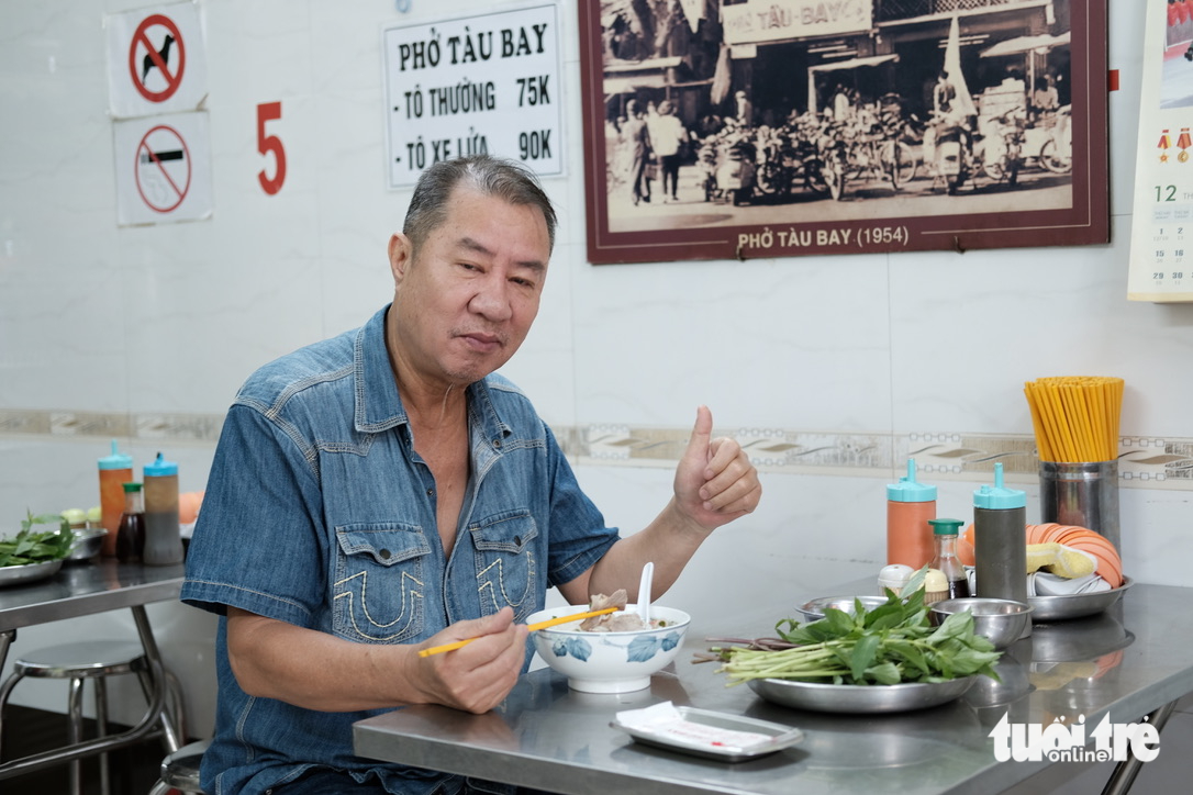 Phở Tàu Bay, phở Bắc vô Nam, người Sài Gòn nhớ lắm - Ảnh 12.