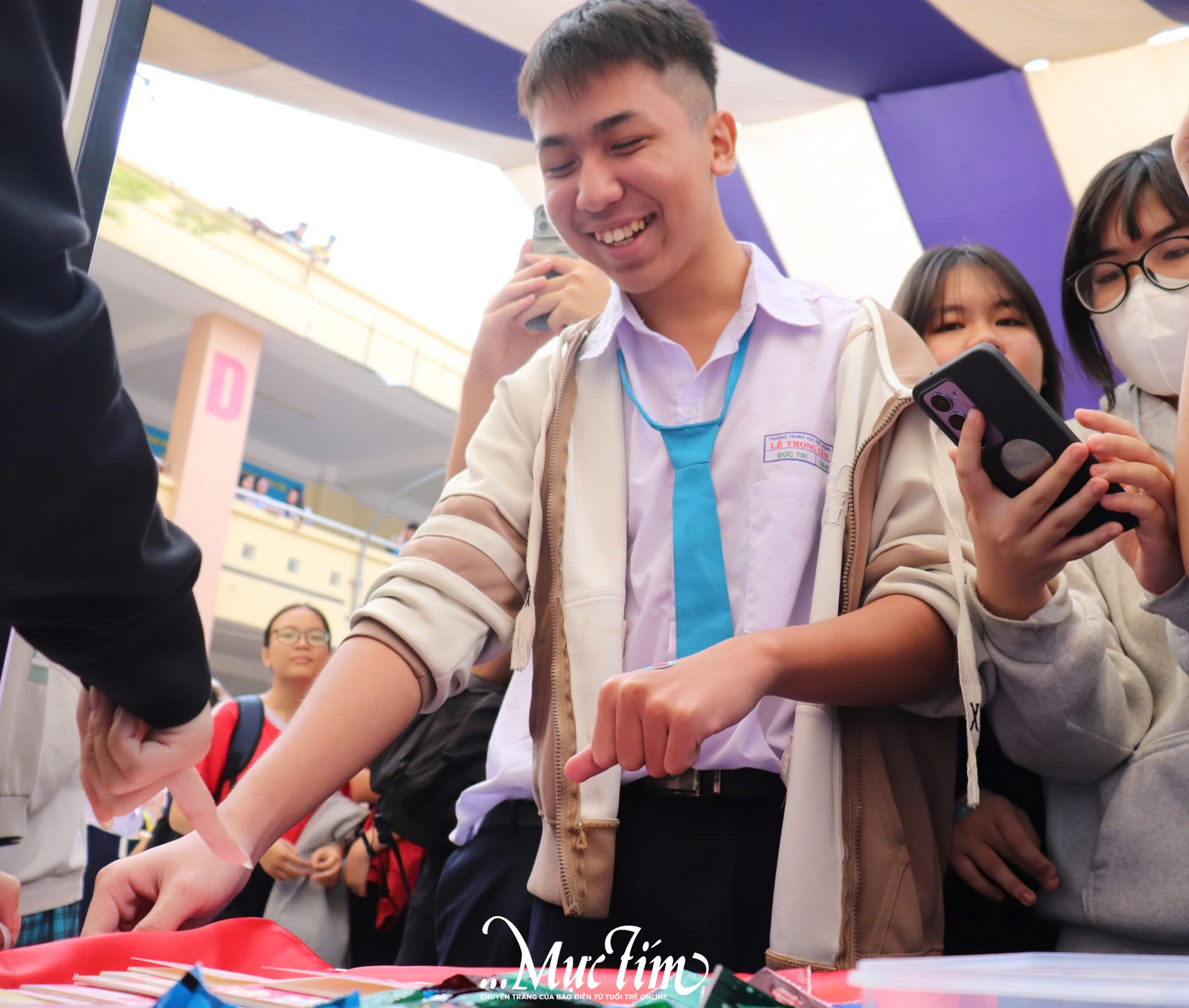 Mở lòng và đón nhận thông điệp từ Phòng Tâm lý học đường Trường THPT Lê Trọng Tấn - Ảnh 2.