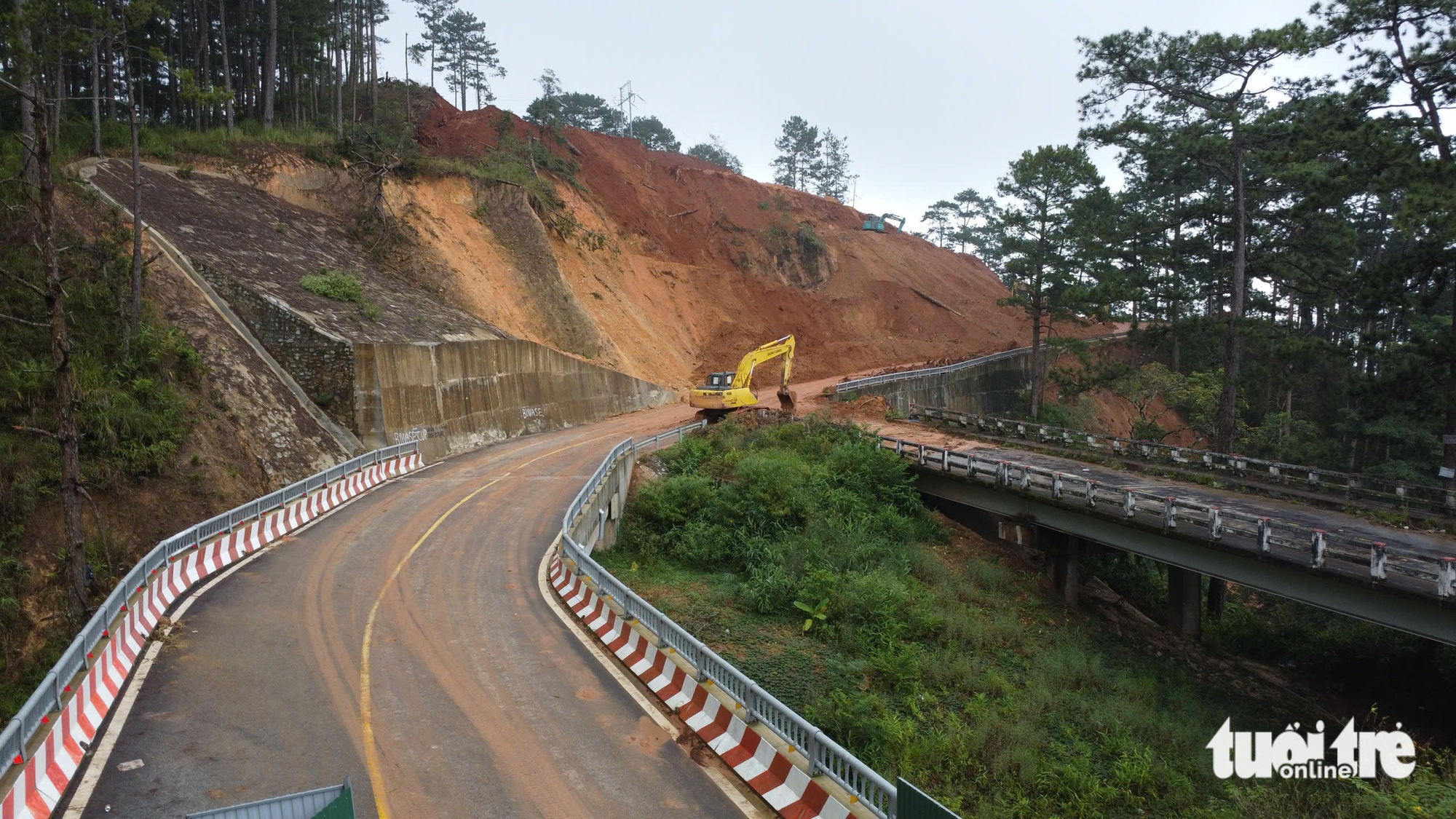 Thông xe đèo D’Ran, quanh Đà Lạt không còn đèo bị sạt lở - Ảnh 1.