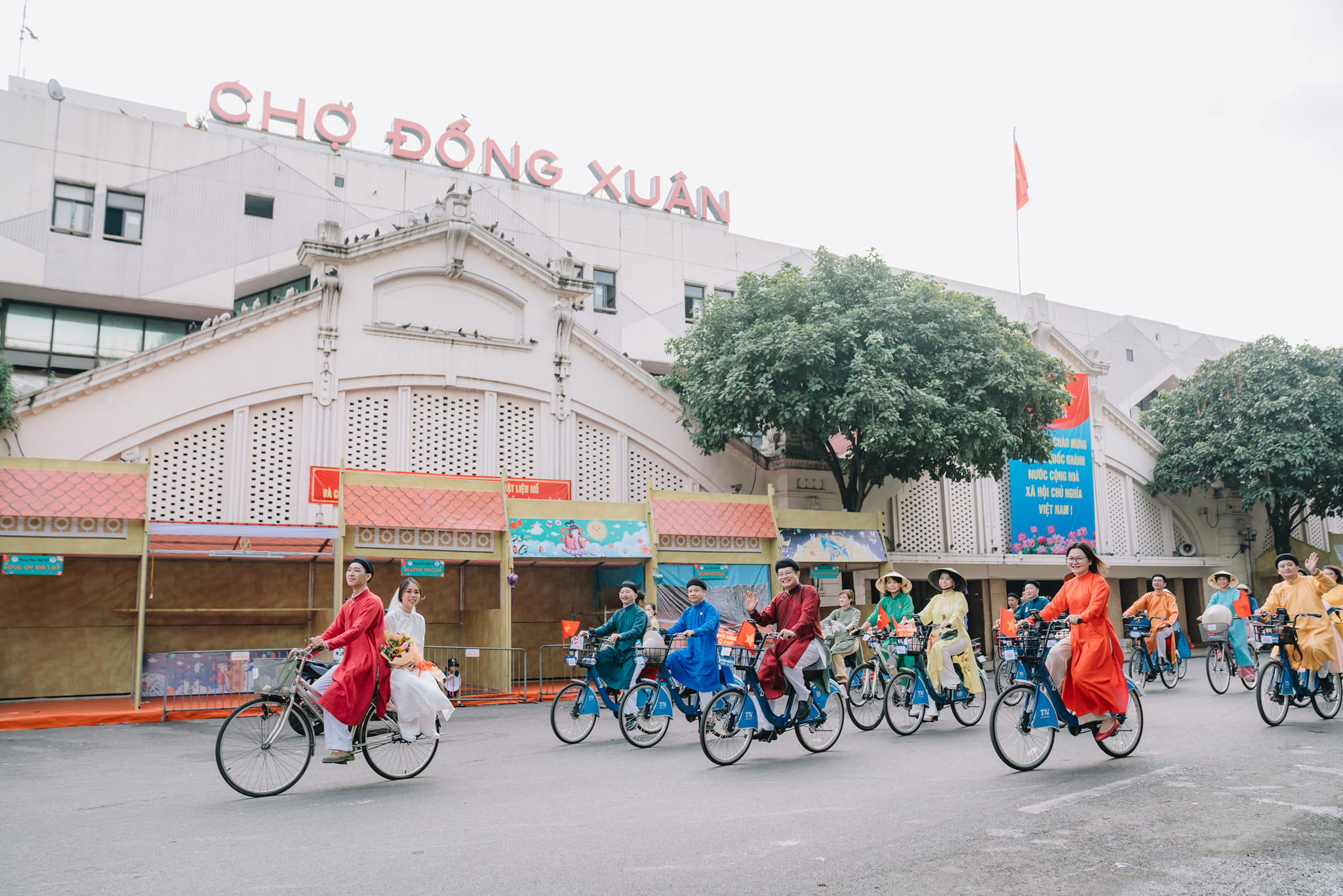 Đi hội thiết kế ở chợ Đồng Xuân và bãi giữa sông Hồng - Ảnh 1. Đi lễ hội thiết kế ở chợ Đồng Xuân và bãi giữa sông Hồng - Ảnh 1.