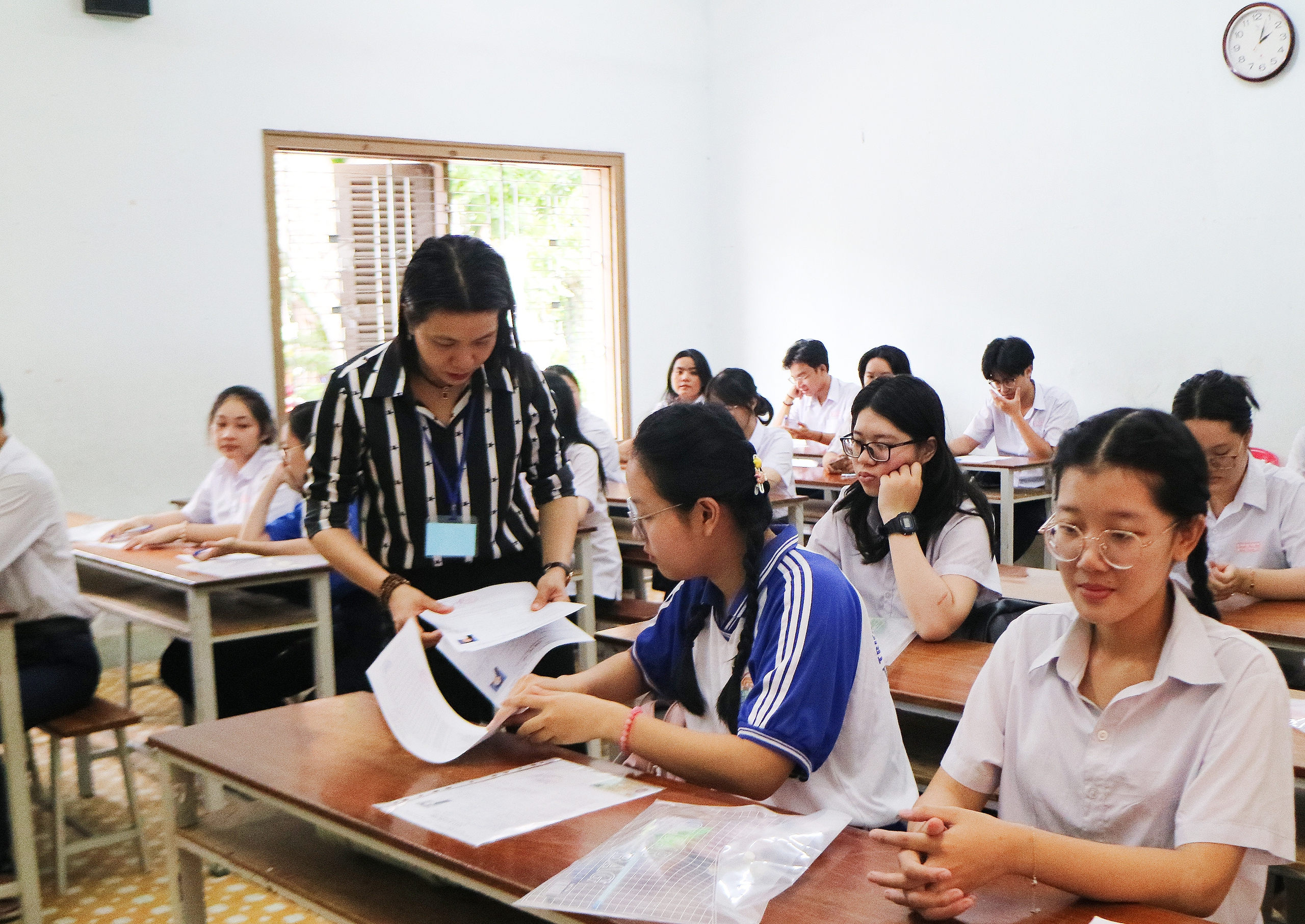 Giáo viên sốt ruột vì chậm nâng bậc chức danh nghề nghiệp, lãnh đạo sở nói gì? - Ảnh 1.