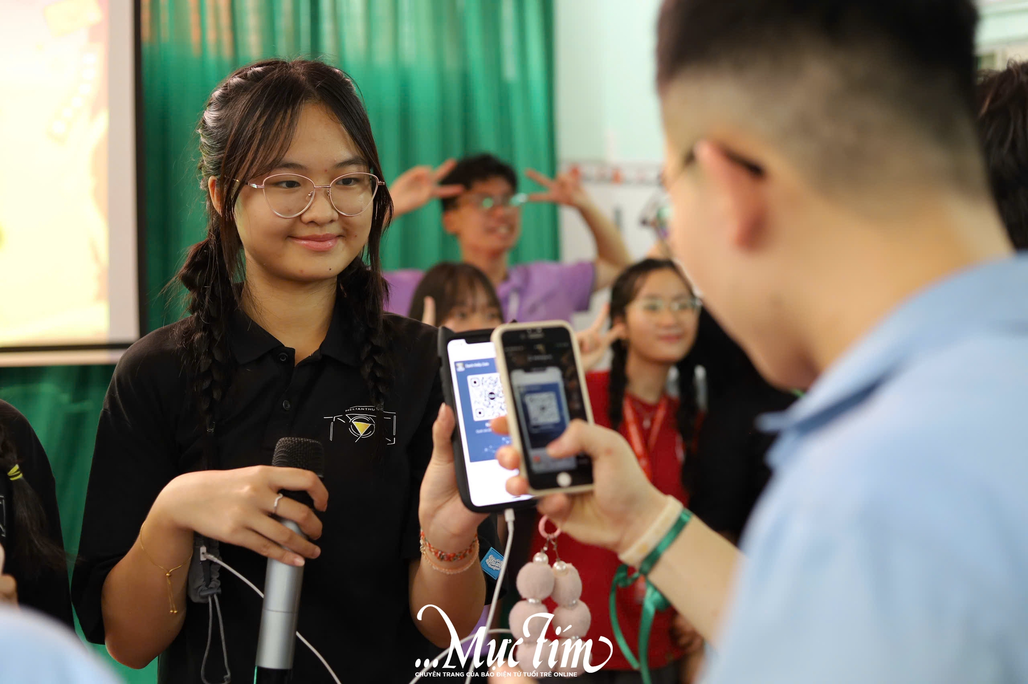 Học trò Trưng Vương mang 'lăng kính hy vọng’ đến Trường Chuyên biệt Hy Vọng- Ảnh 1. Học trò Trưng Vương mang 'lăng kính hy vọng’ đến Trường Chuyên biệt Hy Vọng- Ảnh 1.