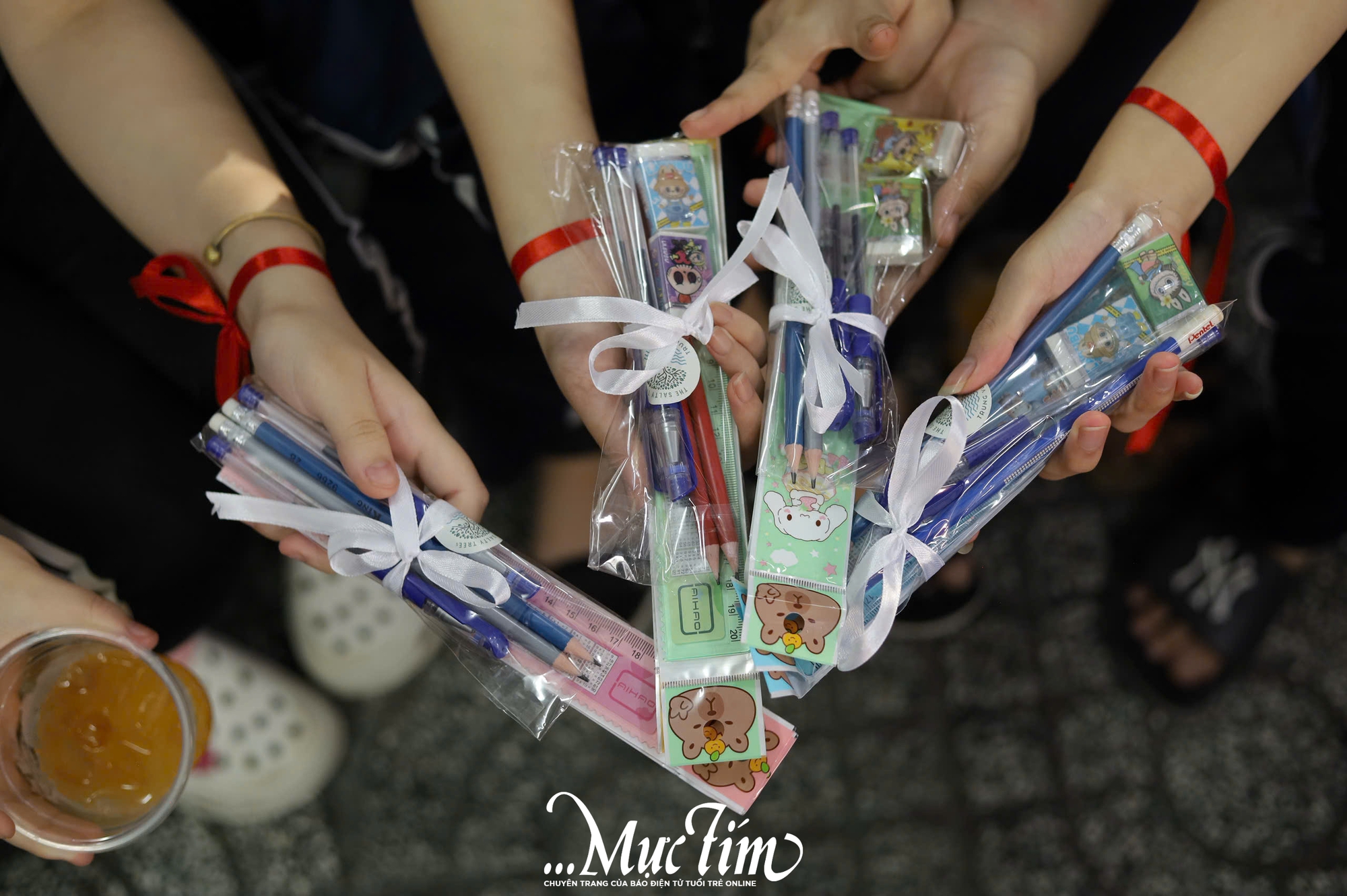 Học trò Trưng Vương mang 'lăng kính hy vọng’ đến Trường Chuyên biệt Hy Vọng- Ảnh 20. Học trò Trưng Vương mang 'lăng kính hy vọng’ đến Trường Chuyên biệt Hy Vọng- Ảnh 20.