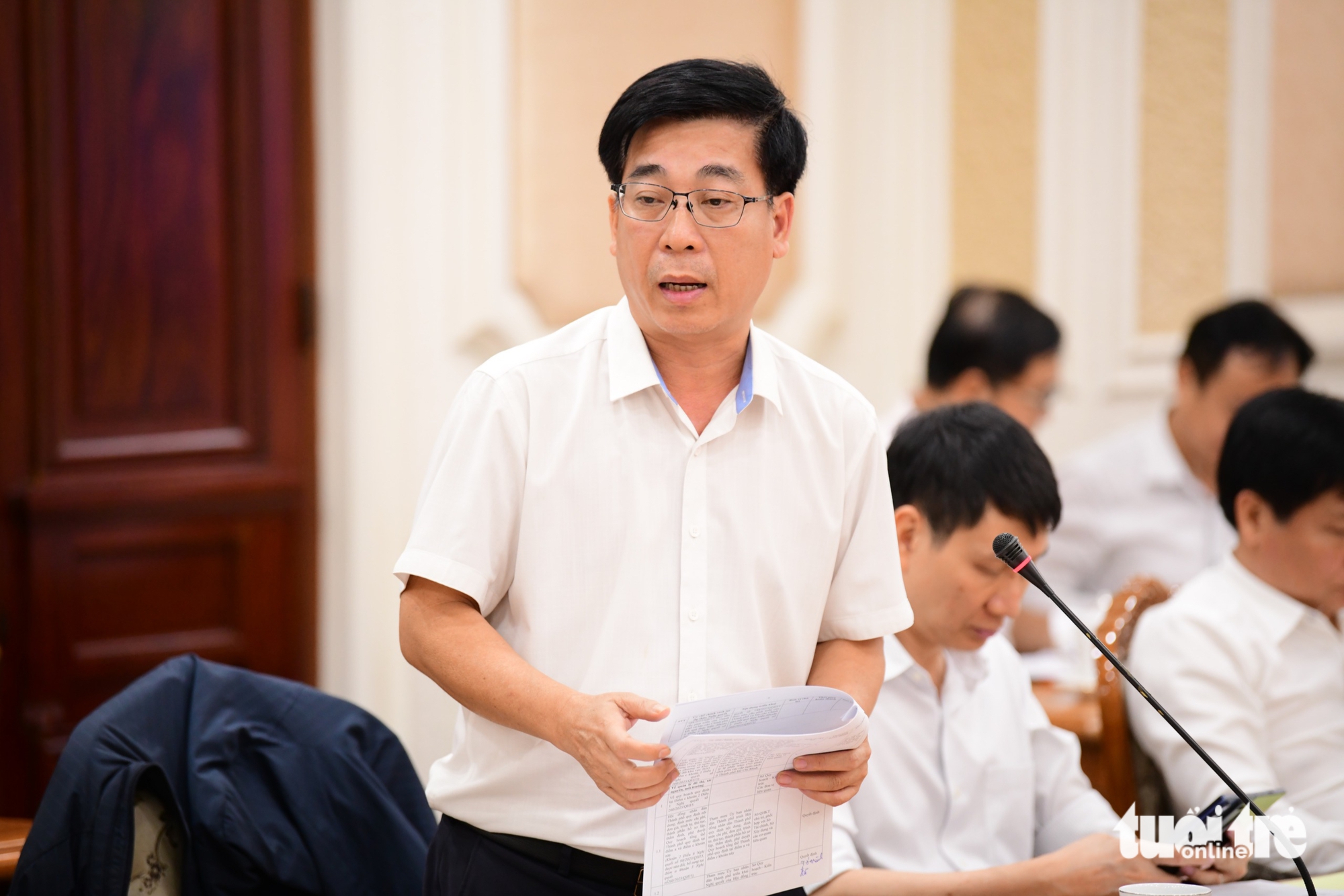 Tối 12-12, UBND TP.HCM họp khẩn, chuẩn bị triển khai Nghị quyết 98 - Ảnh 8.