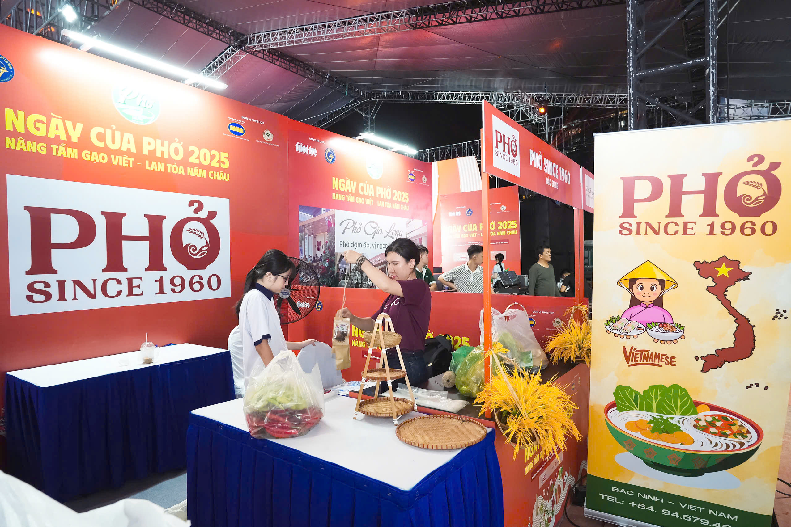 Phở các vùng miền hội tụ ở TP.HCM - Ảnh 3.