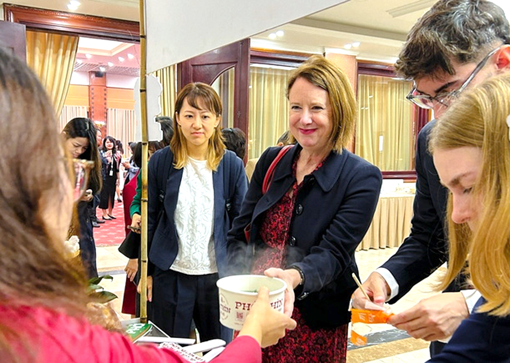 Phở các vùng miền hội tụ ở TP.HCM - Ảnh 3.