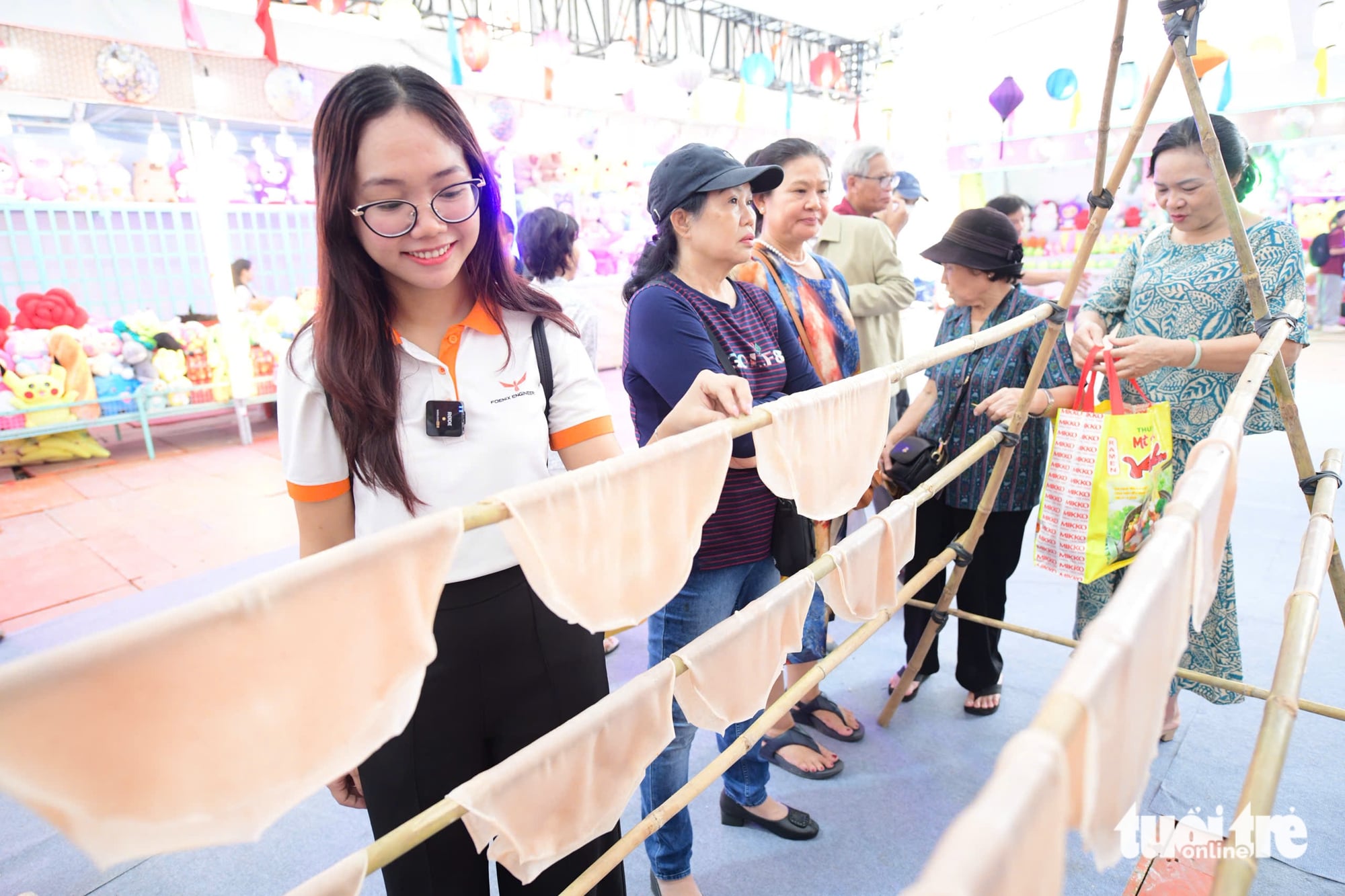 Surging demand pushes pho stalls to full capacity during Pho Day 2025 - Ảnh 5. Surging demand pushes pho stalls to full capacity during Pho Day 2025 - Ảnh 5.