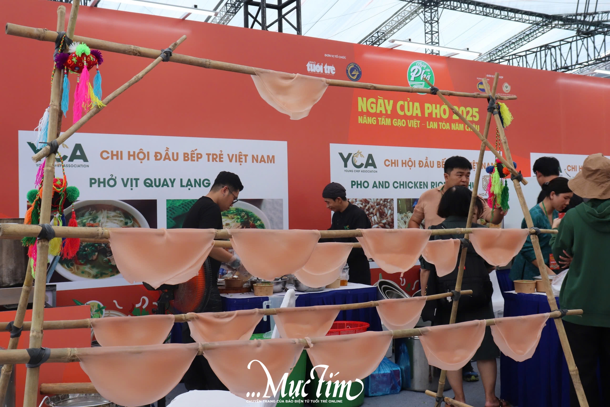 Teen hào hứng trải nghiệm những món phở có 1-0-2 tại Ngày của Phở - Ảnh 14.