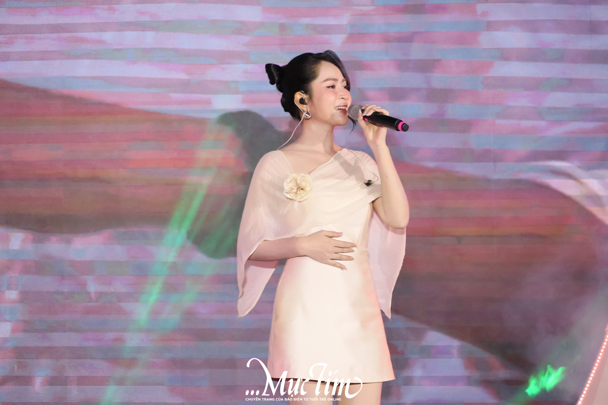 Rapper Nhật Hoàng, DANMY trình diễn ca khúc mới tại Lễ hội Ngày của Phở 2025 - Ảnh 1.