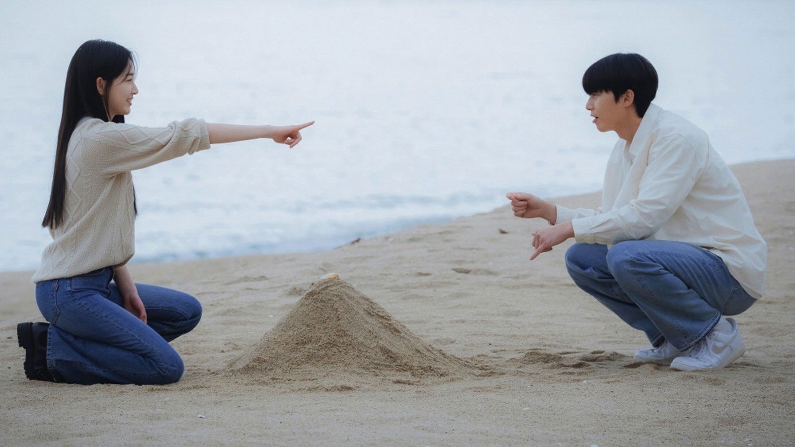 Park Seo Joon nối gót Song Joong Ki "hụt hơi" trong màn tái xuất phim tình cảm - Ảnh 5.