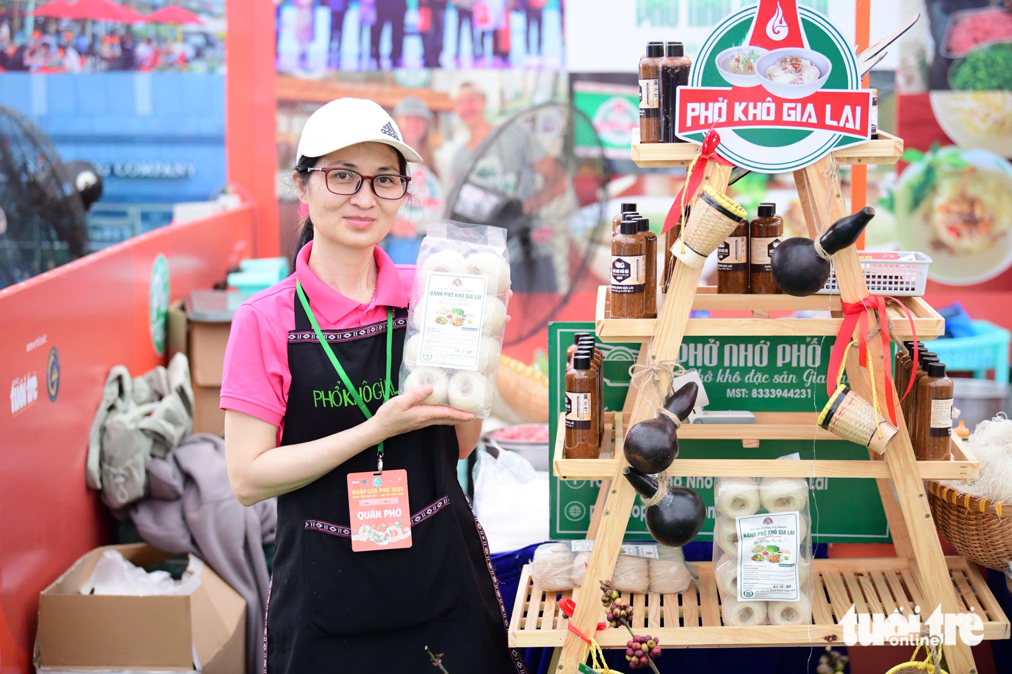 Ăn 'sập' Ngày của Phở vẫn còn thèm, phở khô chính là câu trả lời - Ảnh 4. Đến Ngày của Phở ăn xong còn thèm, mua thêm phở tươi, phở khô về nhà - Ảnh 4.