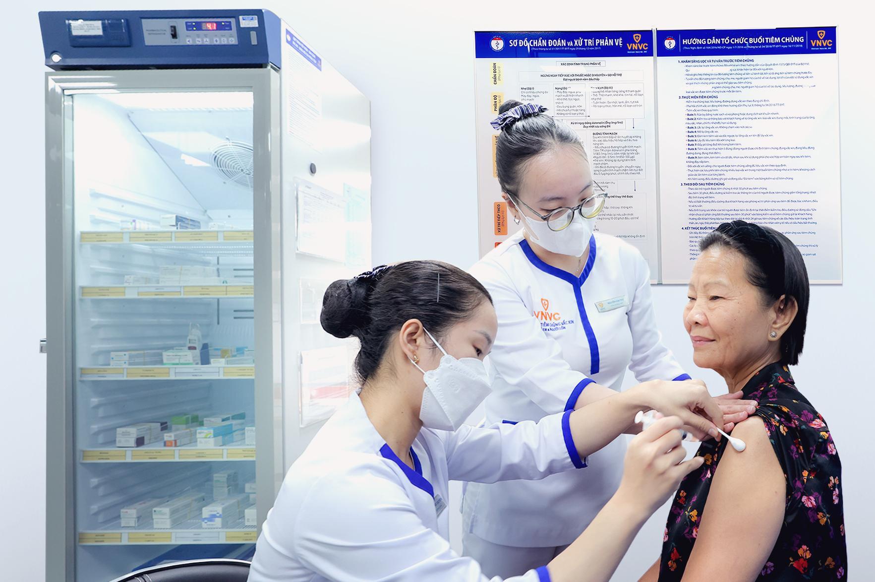 VNVC ra mắt vắc xin RSV thế hệ mới phòng viêm phổi cho người lớn - Ảnh 1.