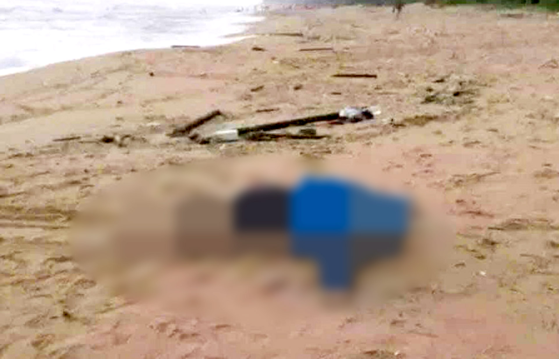 Một ngày, 2 thi thể trôi dạt vào bãi biển Đà Nẵng - Ảnh 1.