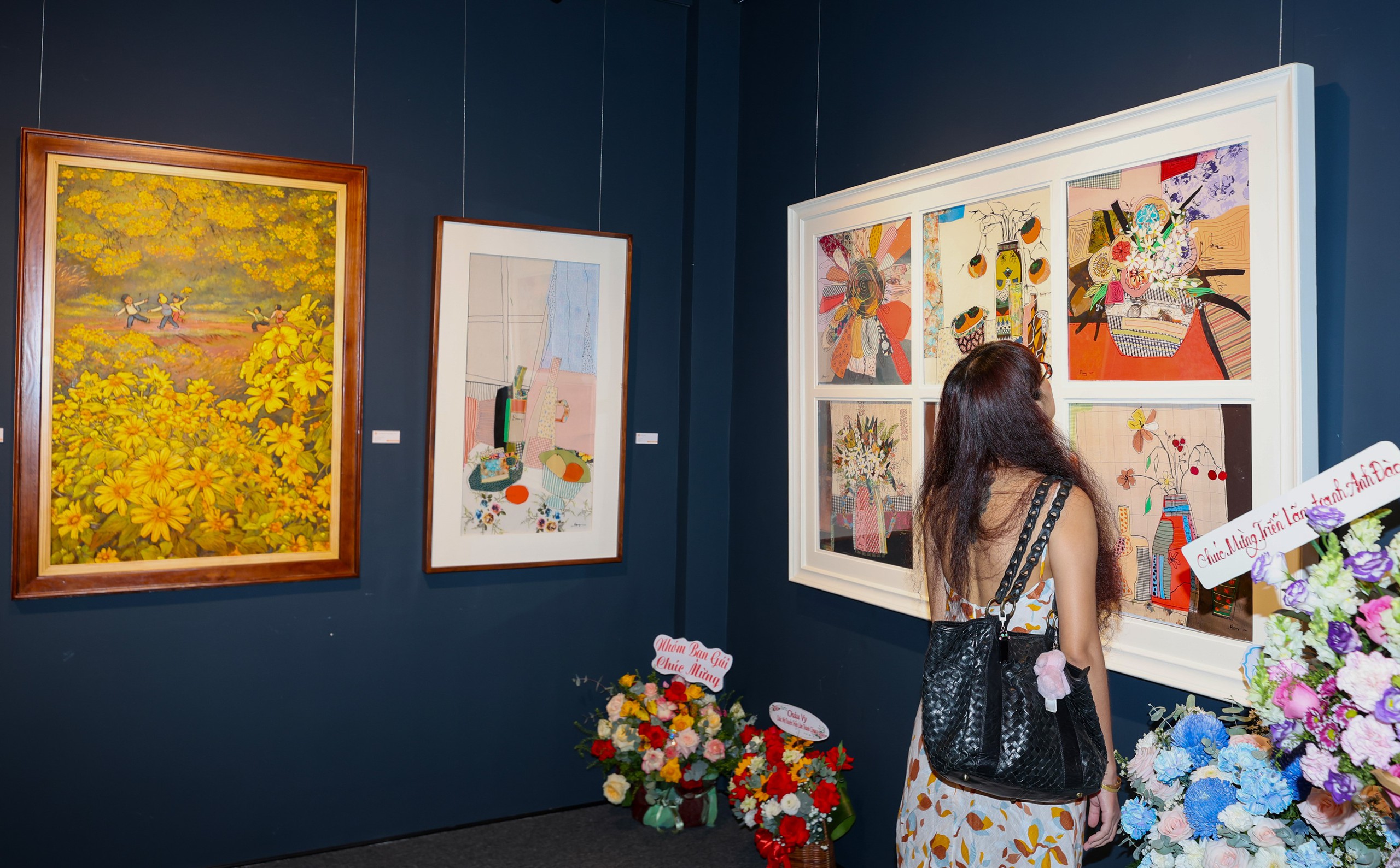 Vải vụn, khắc gỗ, sơn dầu kể chuyện ‘Hoa xuống phố’ - Ảnh 1.