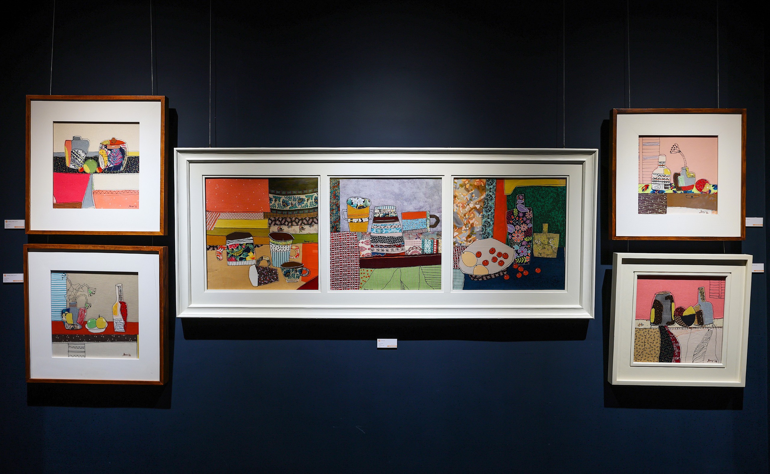 Vải vụn, khắc gỗ, sơn dầu kể chuyện ‘Hoa xuống phố’ - Ảnh 4.