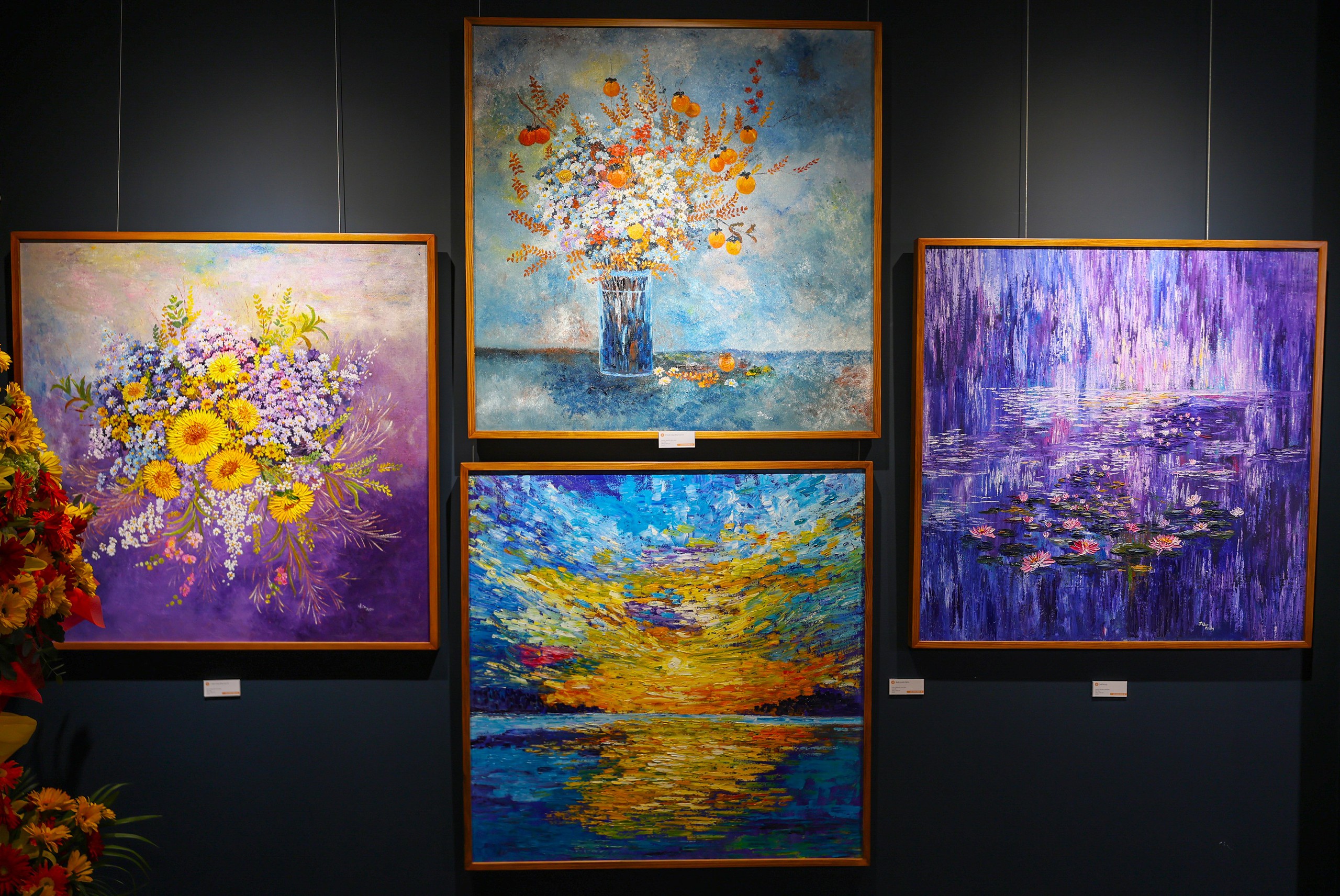 Vải vụn, khắc gỗ, sơn dầu kể chuyện ‘Hoa xuống phố’ - Ảnh 10.