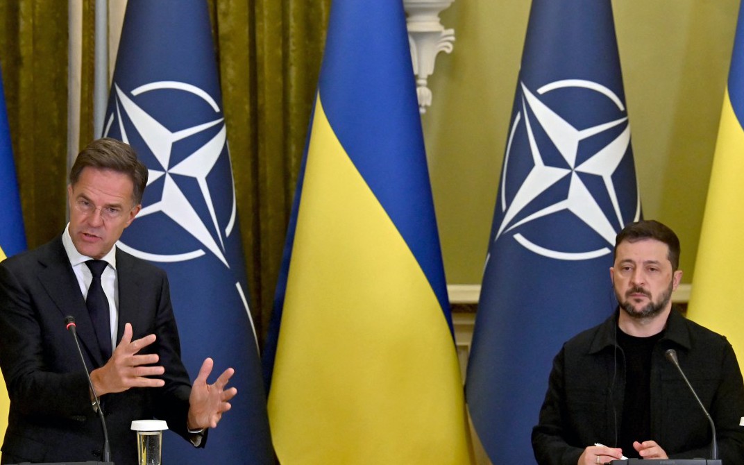 Ukraine tuyên bố xuồng không người lái lần đầu đánh trúng tàu ngầm Nga - Ảnh 1.