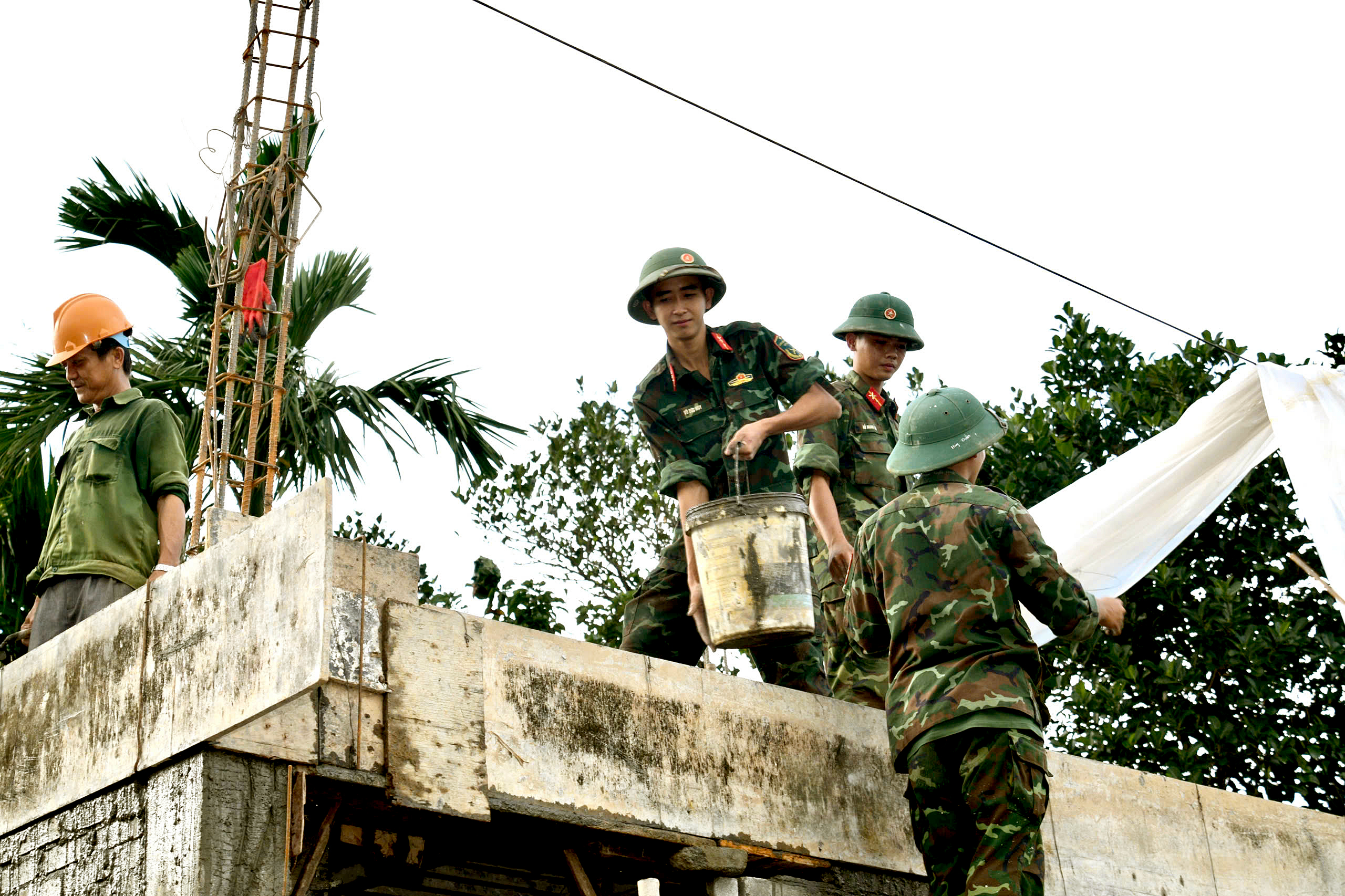 Chiến dịch không tiếng súng: 62 ngày đêm thần tốc xây gần 2.000 ngôi nhà cho dân vùng lũ - Ảnh 22.