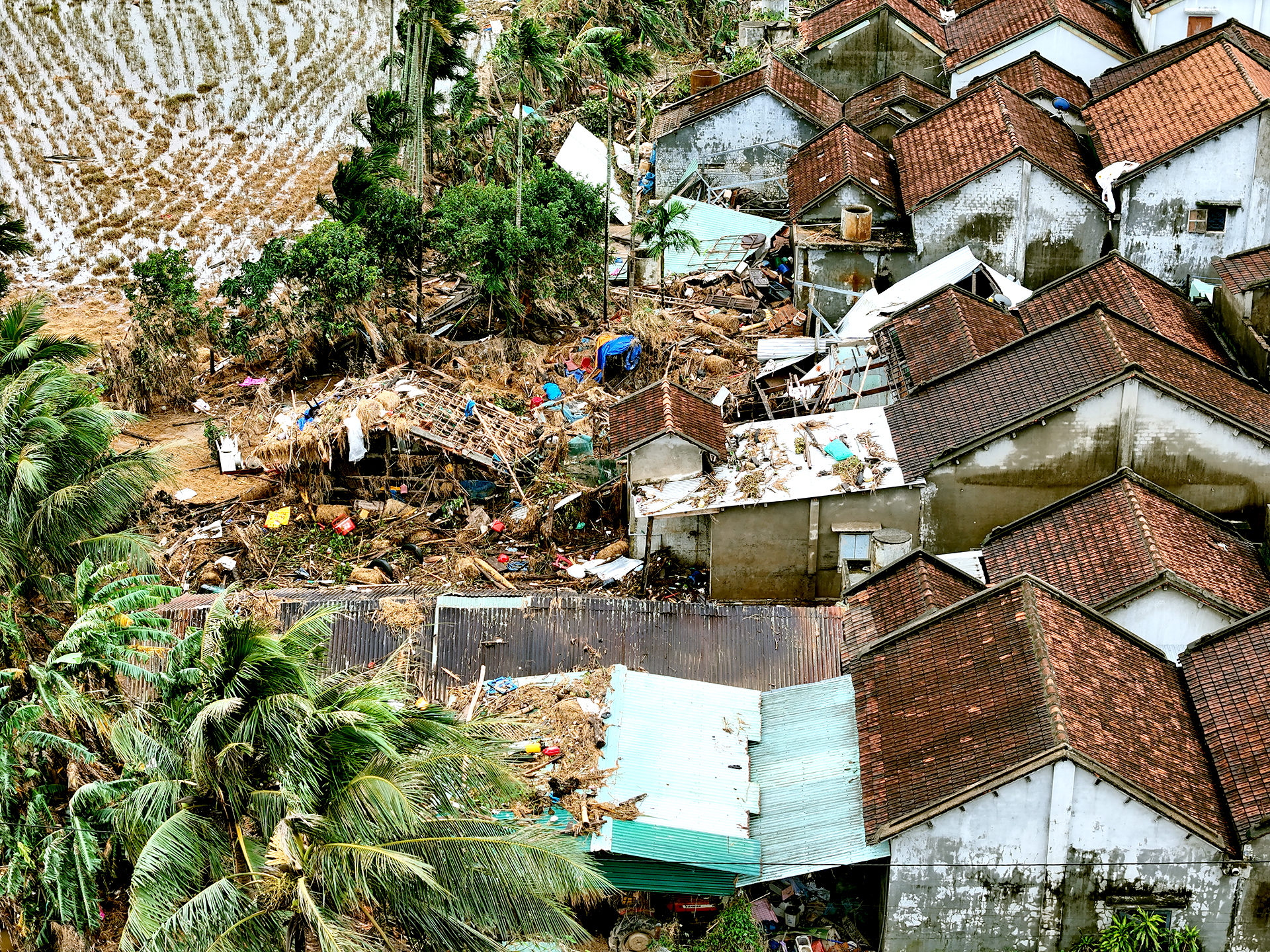 Chiến dịch không tiếng súng: 62 ngày đêm thần tốc xây gần 2.000 ngôi nhà cho dân vùng lũ - Ảnh 16.