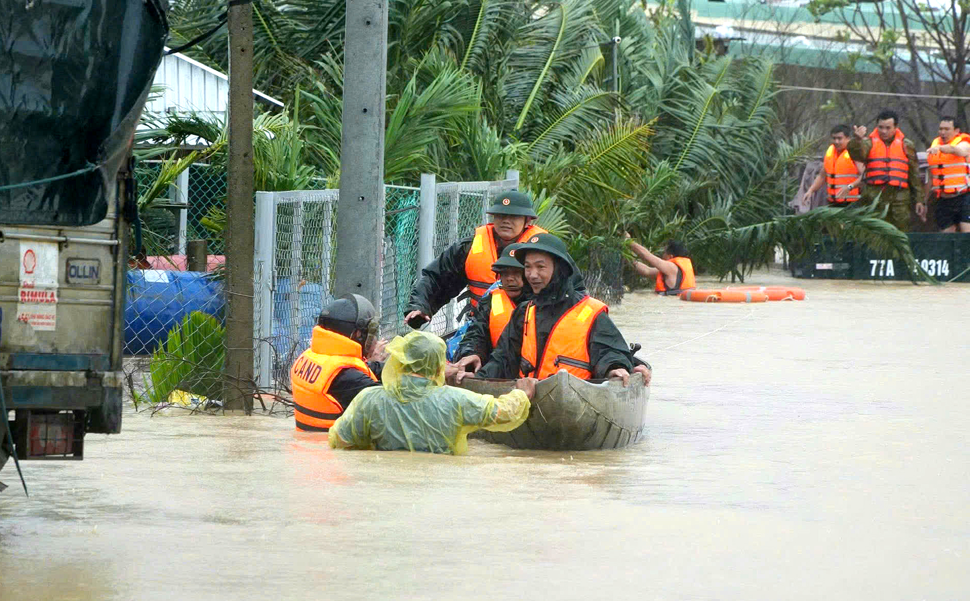 Chiến dịch không tiếng súng: 62 ngày đêm thần tốc xây gần 2.000 ngôi nhà cho dân vùng lũ - Ảnh 8.