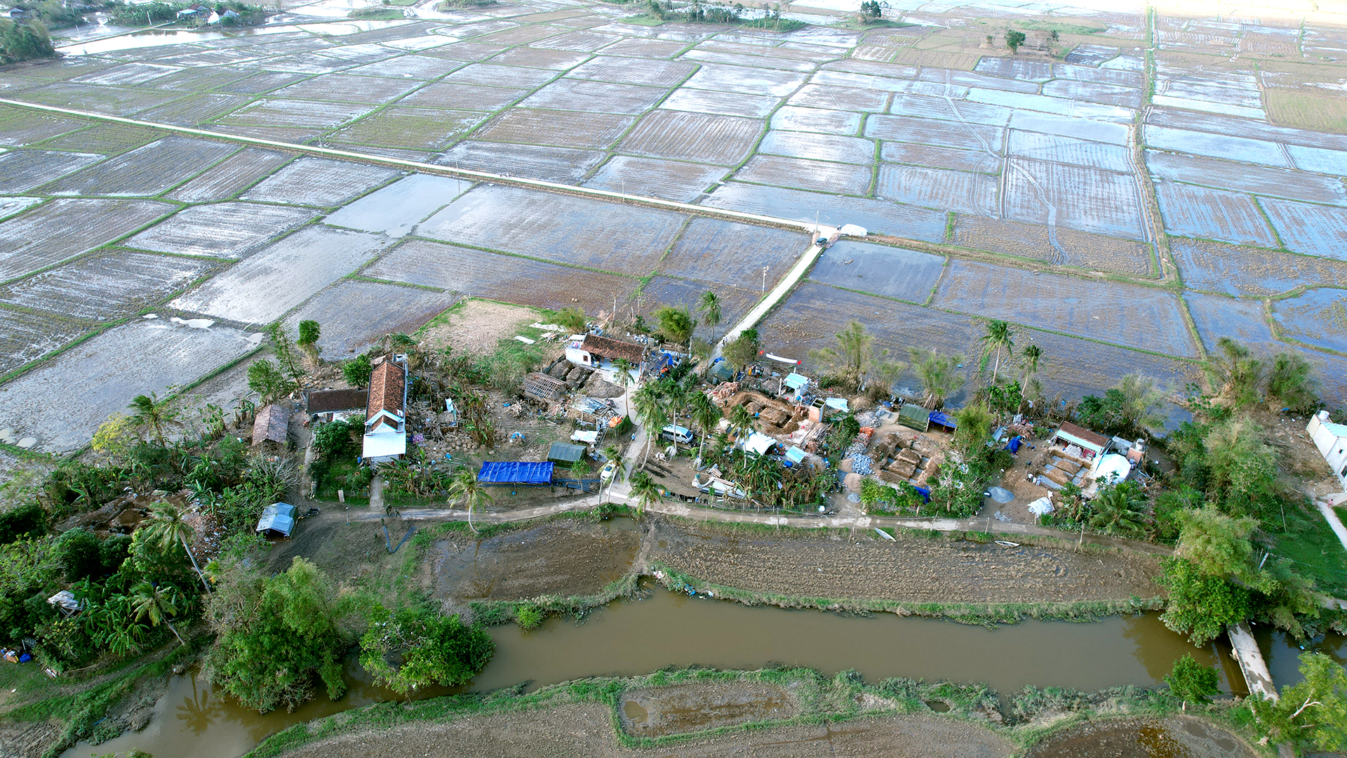 Chiến dịch không tiếng súng: 62 ngày đêm thần tốc xây gần 2.000 ngôi nhà cho dân vùng lũ - Ảnh 7.
