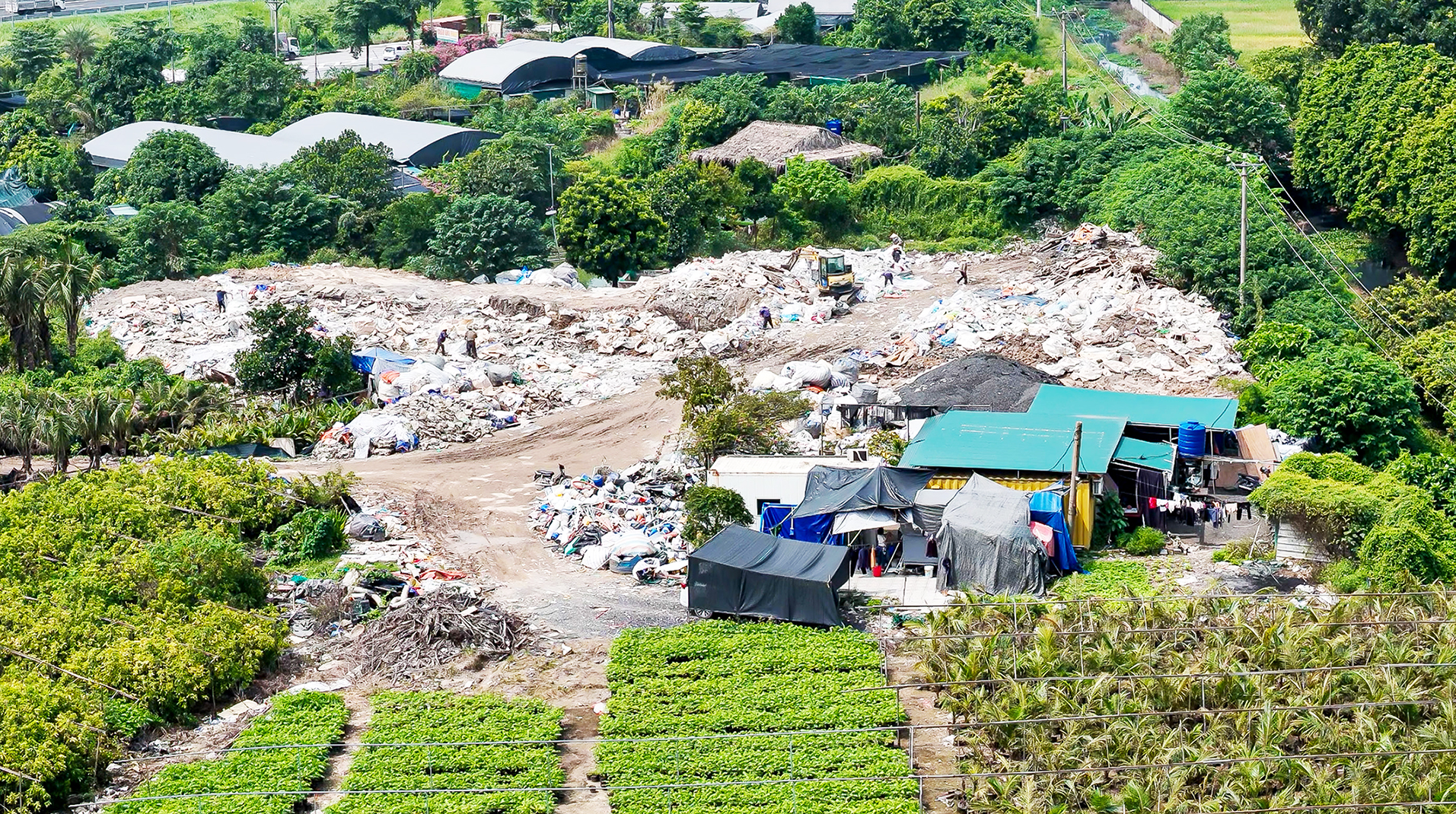 Tùy tiện đổ rác thải xây dựng - Ảnh 6.