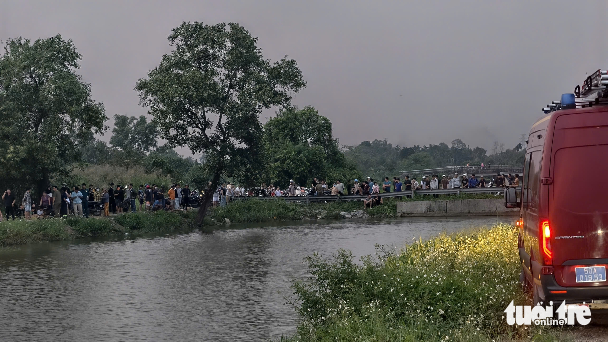 Hai bé trai đuối nước dưới nhánh sông Rạch Tra, xã Đông Thạnh - Ảnh 1.