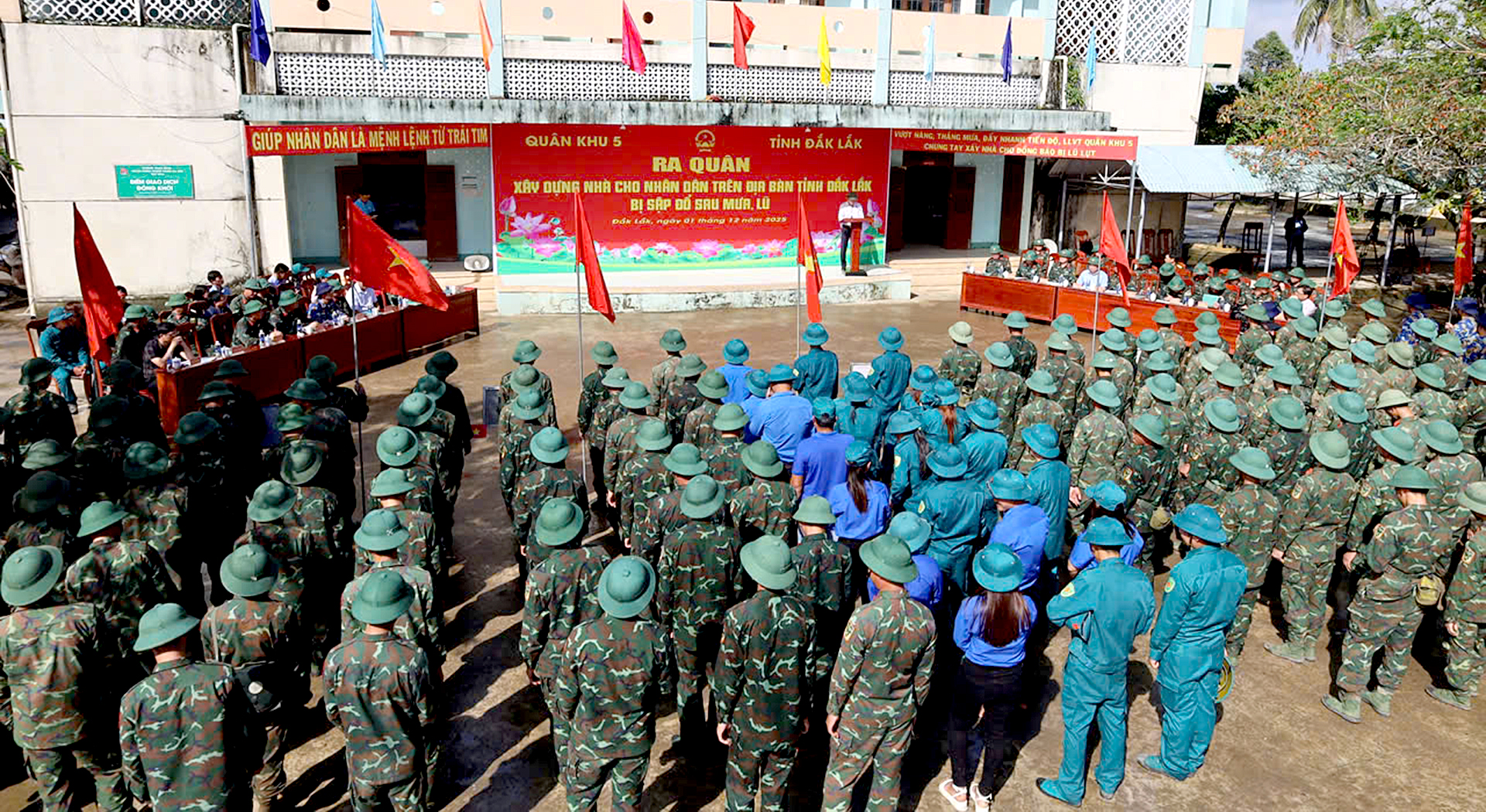 Chiến dịch không tiếng súng: 62 ngày đêm thần tốc xây gần 2.000 ngôi nhà cho dân vùng lũ - Ảnh 12.