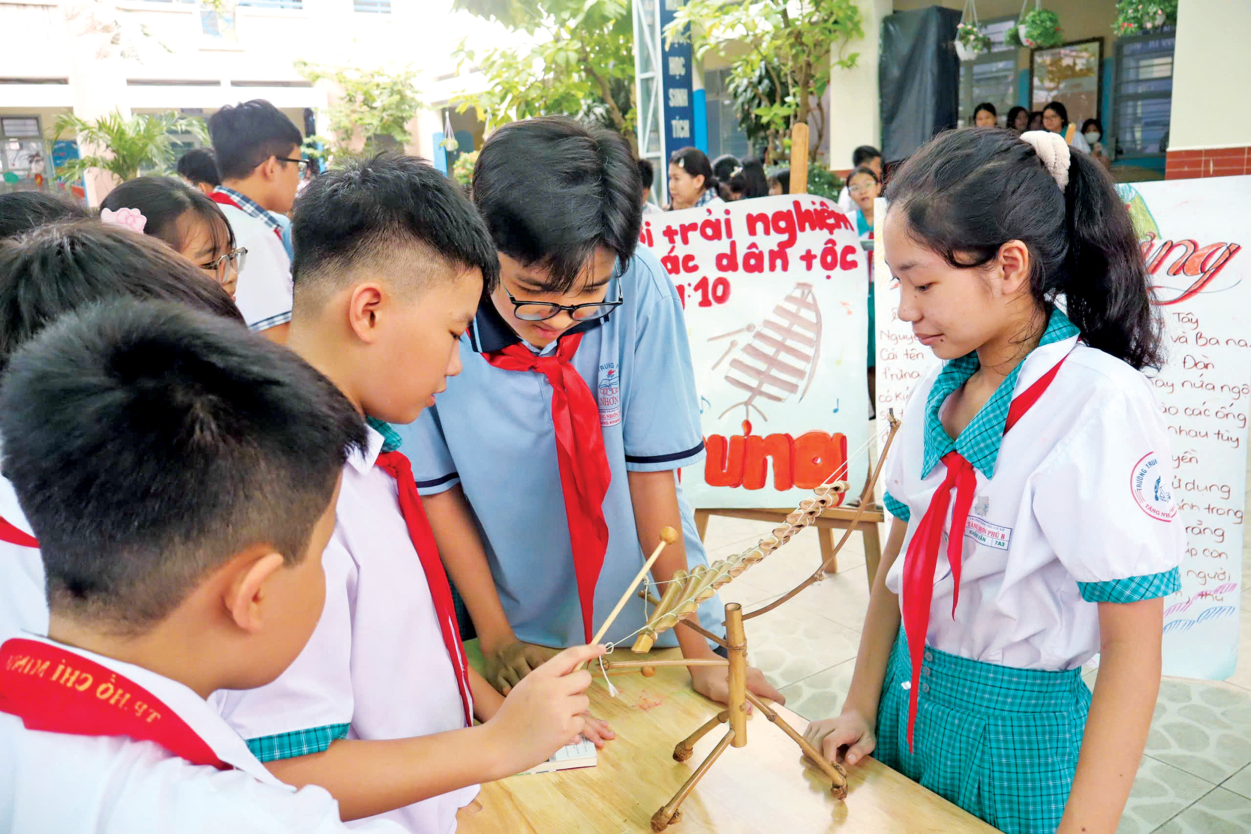 "Khui trạm secret" giờ ra chơi Trường THCS Tăng Nhơn Phú B- Ảnh 1.