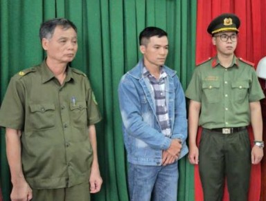 Mua vũ khí trên mạng để săn thú rừng, người đàn ông ở TP.HCM bị bắt - Ảnh 1.