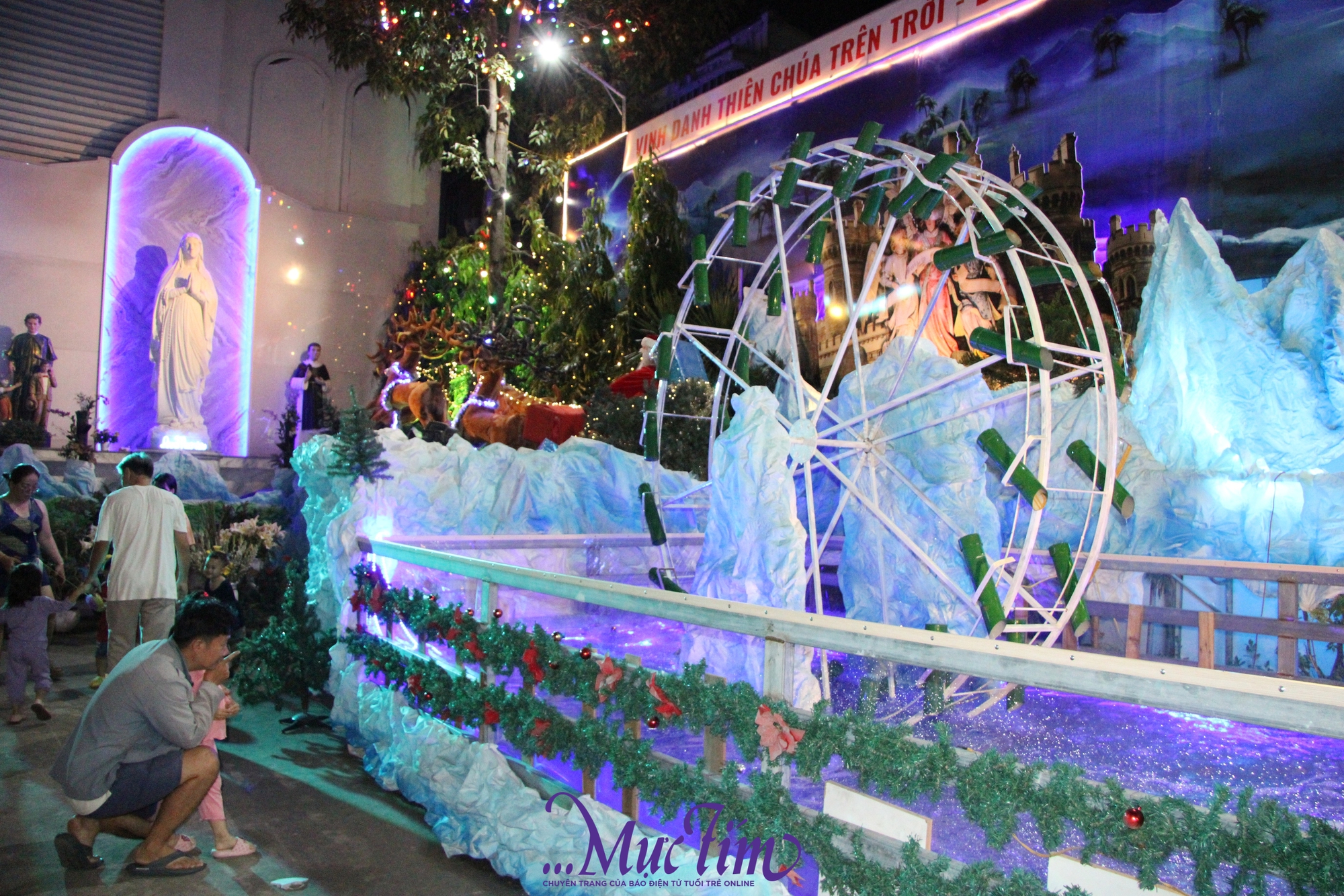 Xóm đạo lớn nhất đường Phạm Thế Hiển nhộn nhịp không khí Giáng sinh - Ảnh 3.