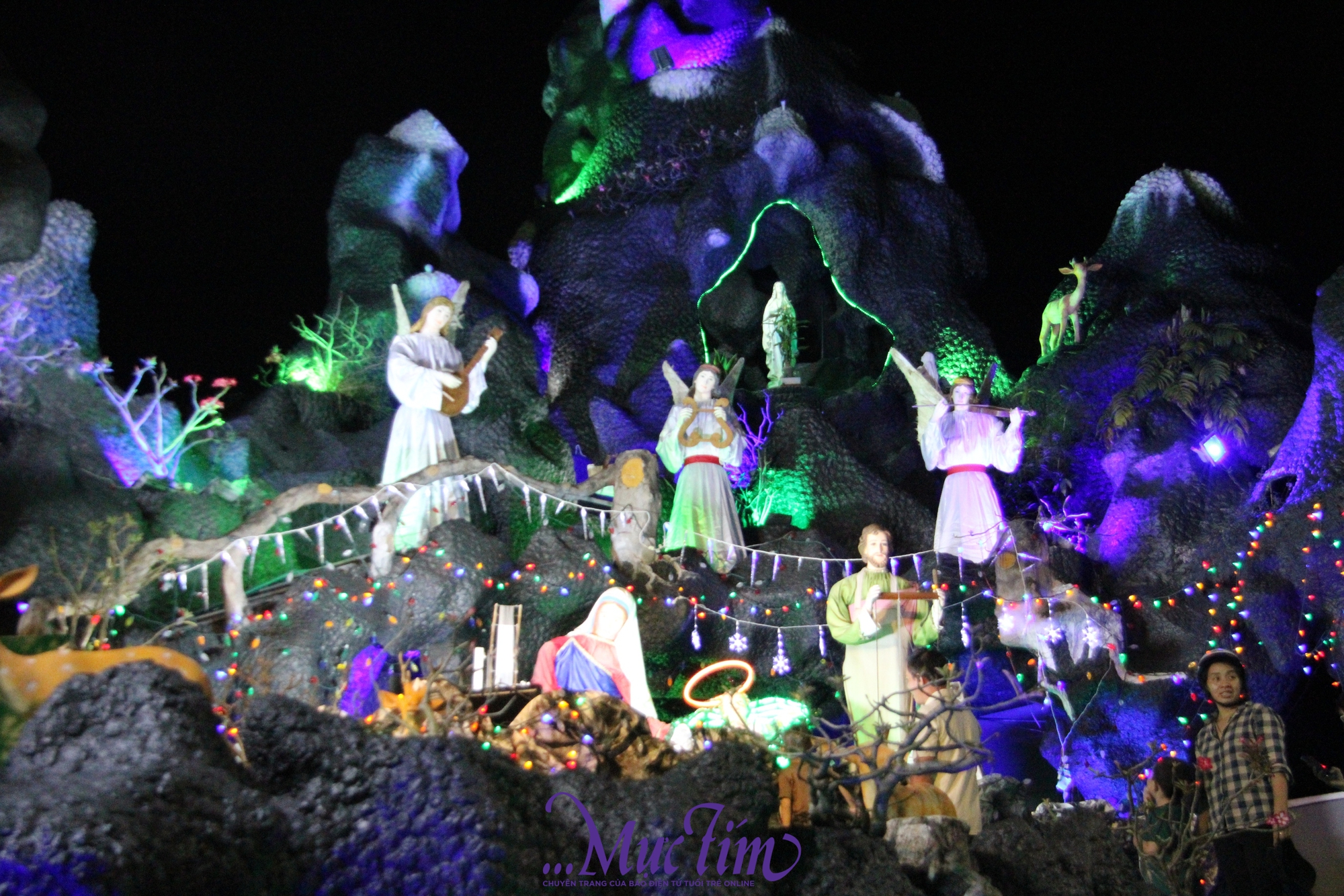 Xóm đạo lớn nhất đường Phạm Thế Hiển nhộn nhịp không khí Giáng sinh - Ảnh 4.