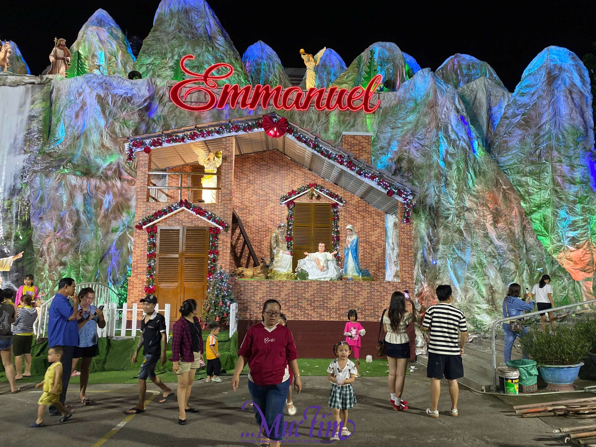 Xóm đạo lớn nhất đường Phạm Thế Hiển nhộn nhịp không khí Giáng sinh - Ảnh 7.